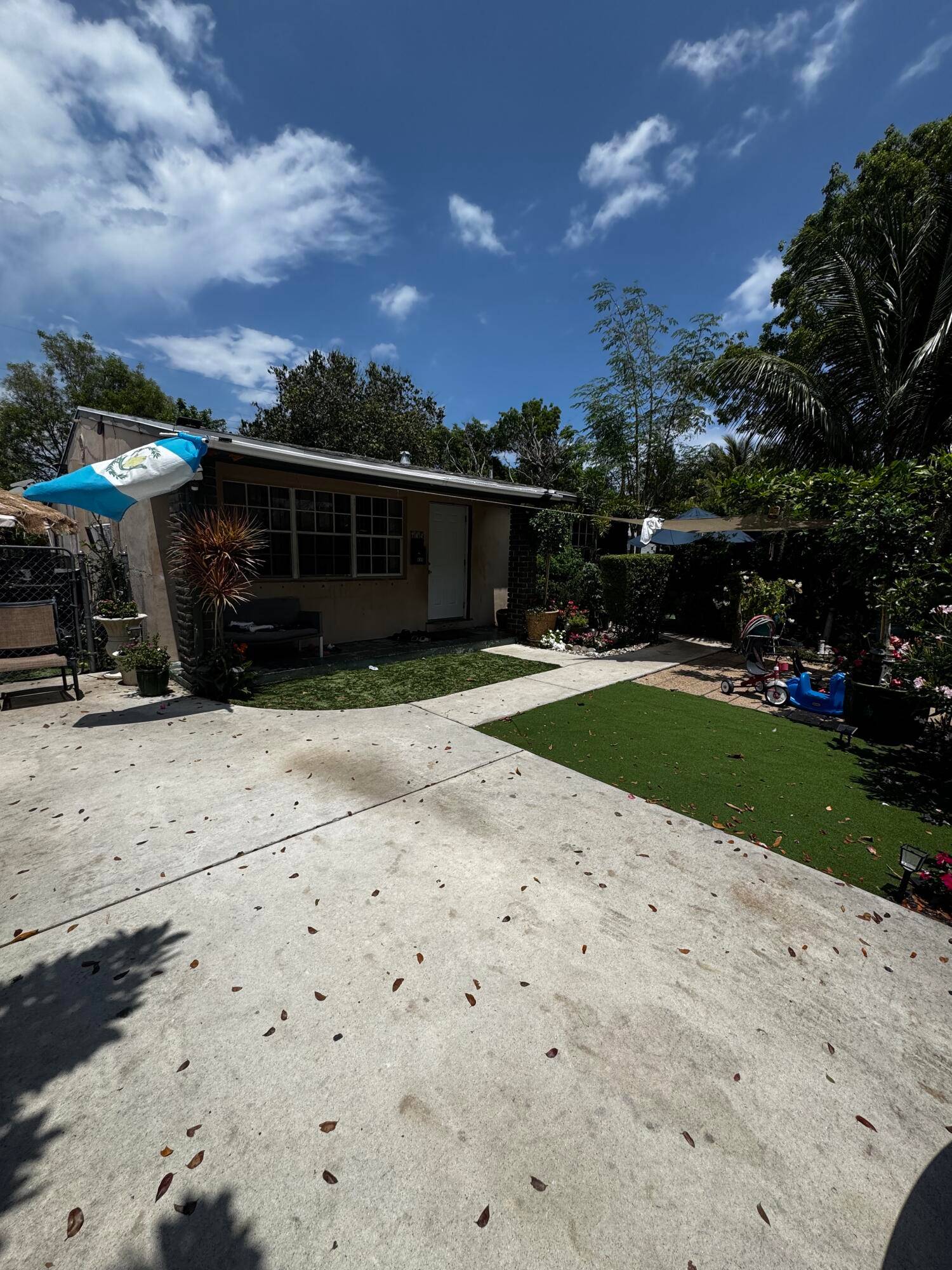 4 bedroom 1 bath house occupied do not walk or talk with tenant price to sale very nice streetUnbranded Virtual Tour https www.