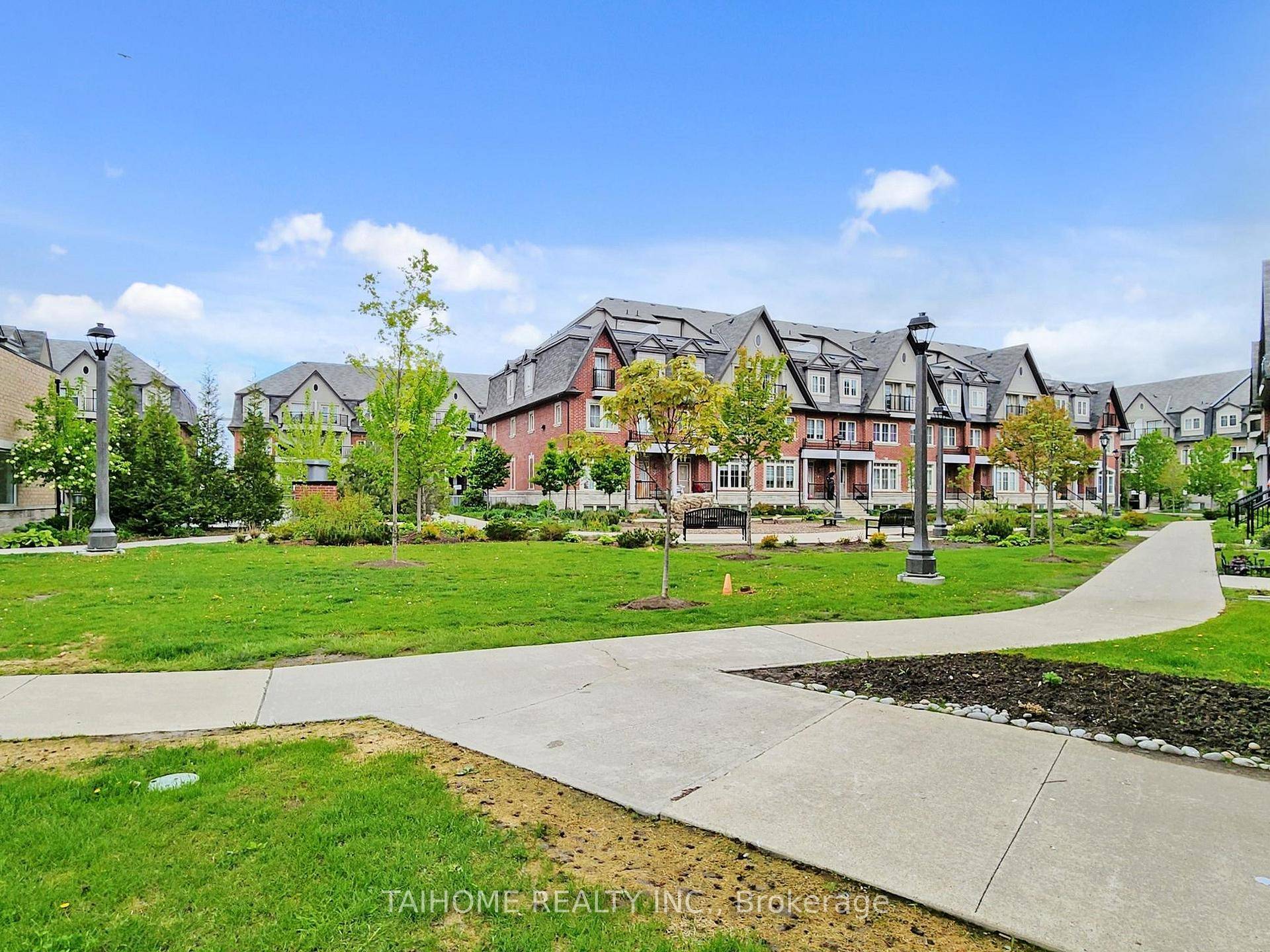 Welcome To 8 Eaton Park Lane Unit 3 Just Newly Professionally Renovated amp ; Upgraded amp ; Cleaned A Charming, Stunning, Bright, 4 1 Bedrooms, 4 Bathrooms, Freehold Luxury Townhouse ...