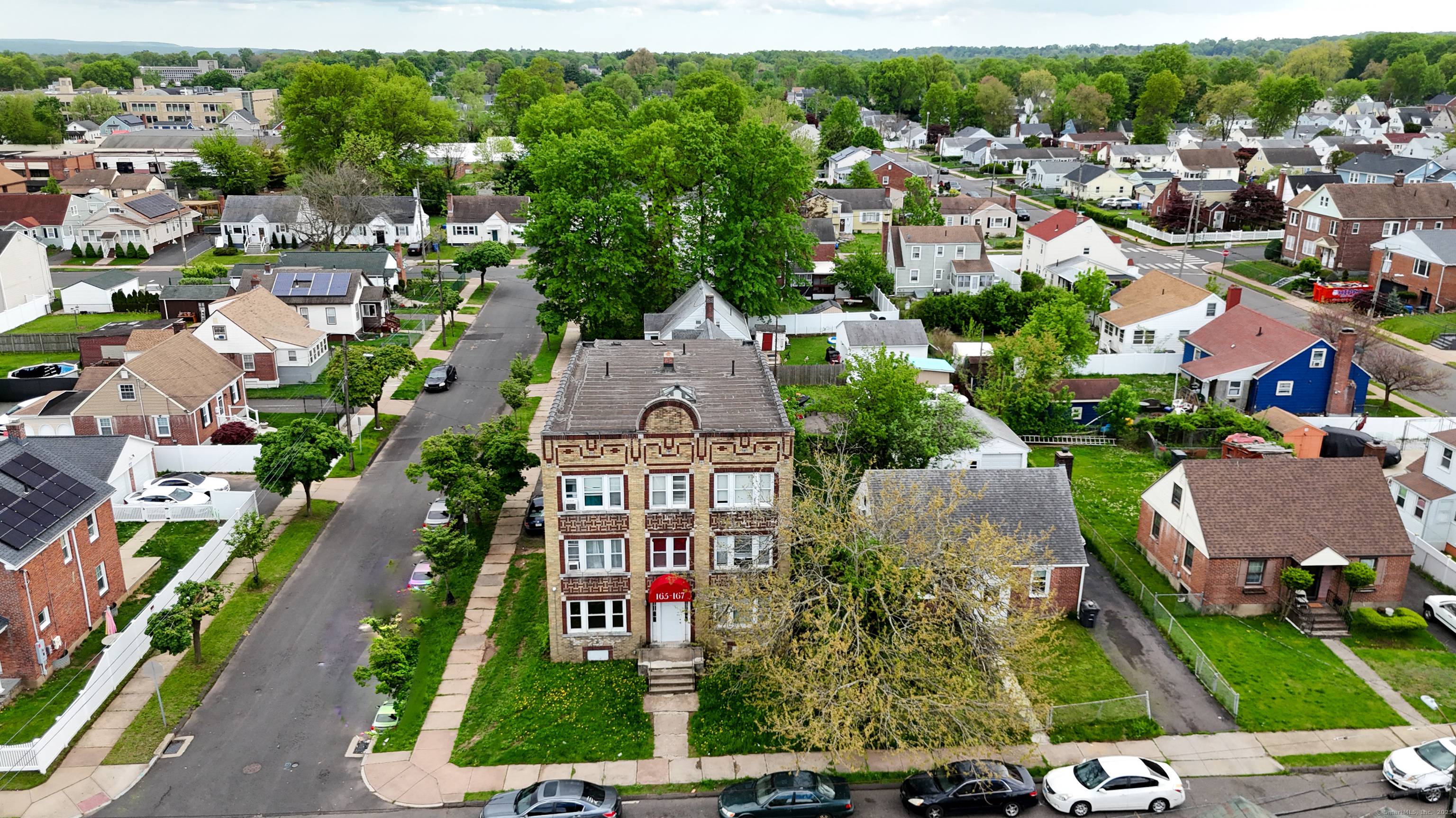 Welcome to 165 167 Roosevelt St.