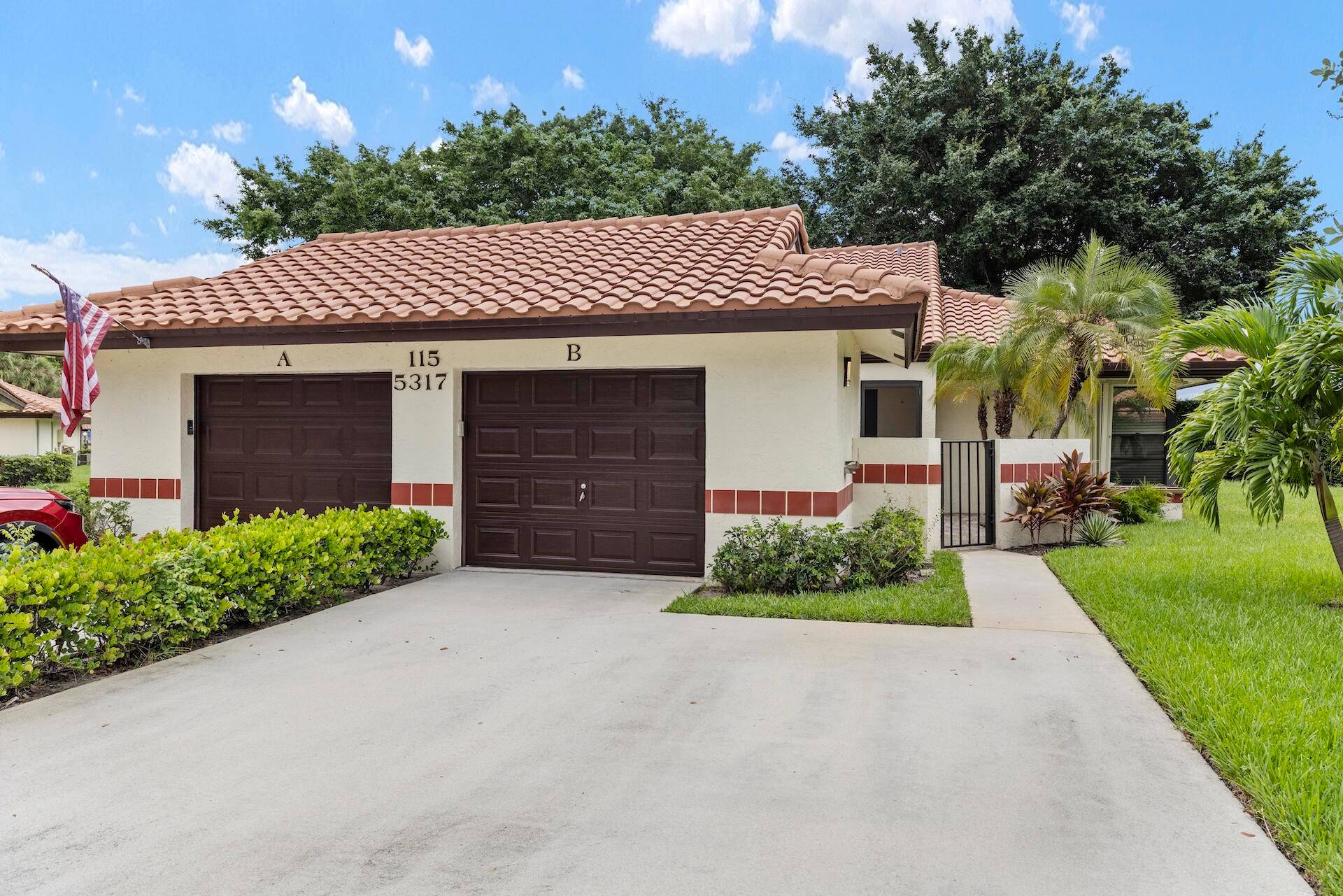 Spacious 2 bedroom villa with sunroom and 1 car garage in the gated 55 community of Palm Chase.