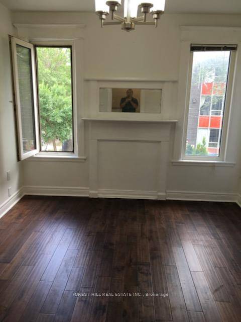 High Demand Annex Area. Rare 4 Bedroom, Renovated Apartment In Modernized Multiplex.