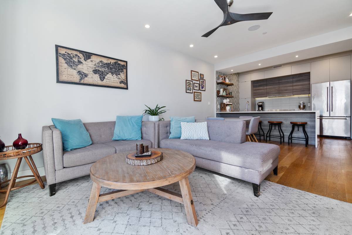Unwind in this modern, luxurious 2 bedroom, 2 bathroom oasis nestled in the heart of Bushwick.