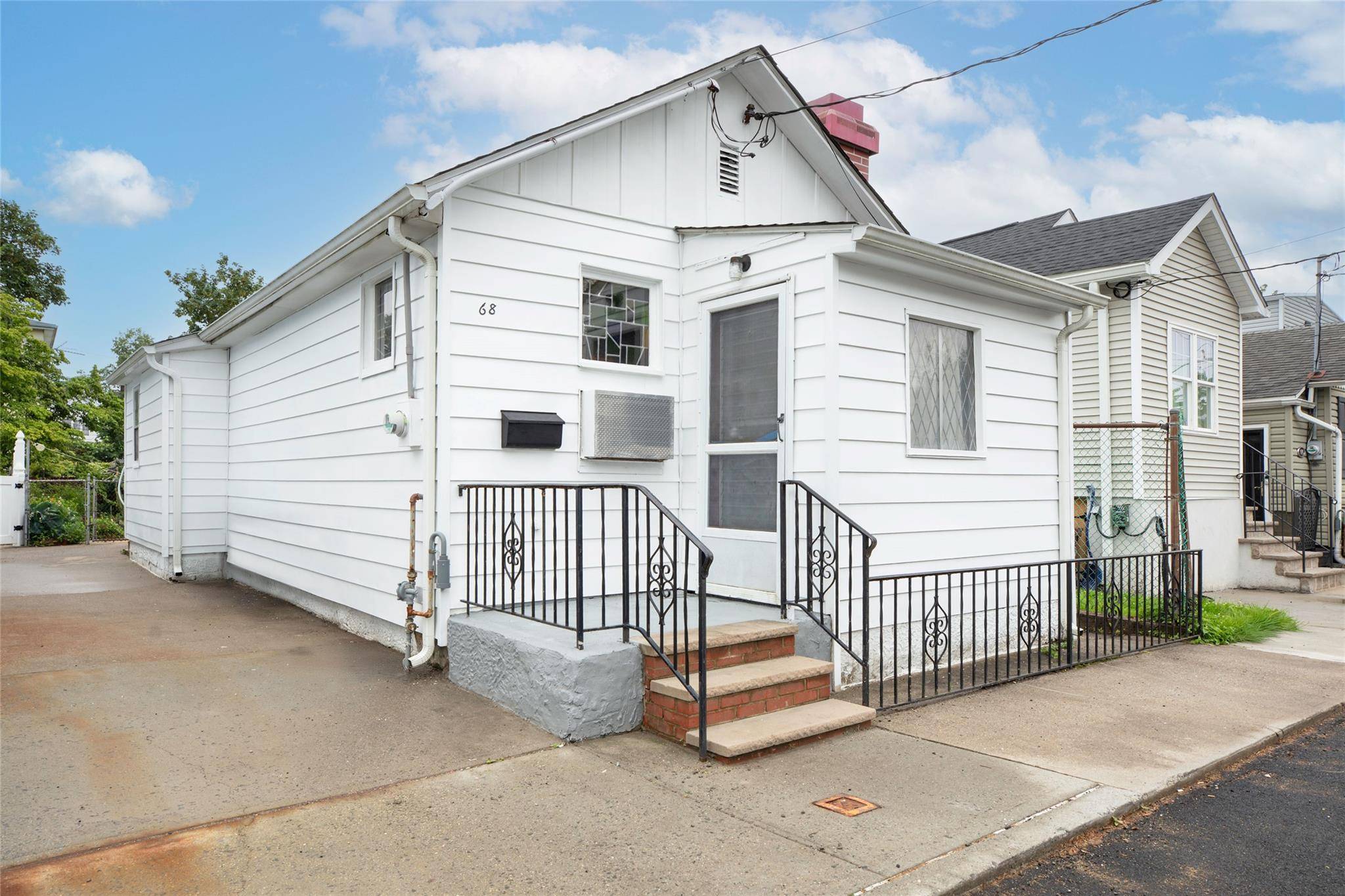 Charming City Island Cottage Move In Ready !