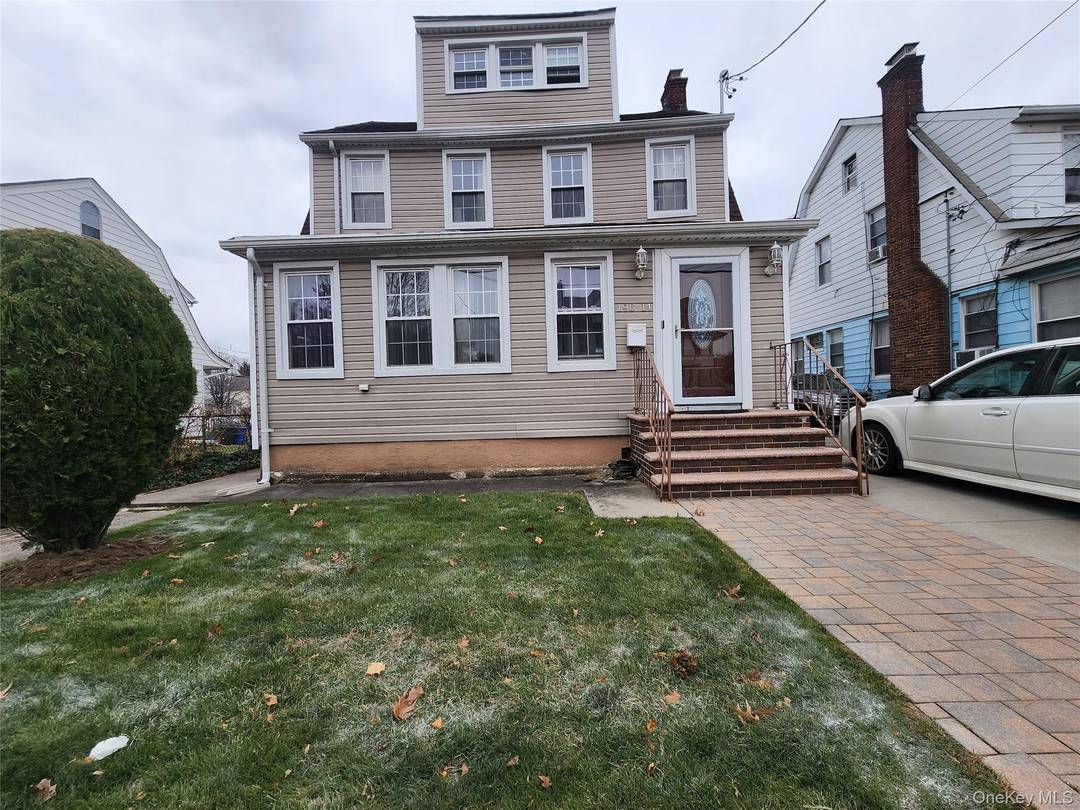 THE HEART OF SAINT ALBANS NEWLY RENOVATED, AND WELL MAINTAINED FULLY DETACHED AND SINGLE FAMILY PROPERTY MOTHER AND DAUGHTER SEPARATE UNIT XXX LARGE LIVING ROOMS AND SPACIOUS BACKYARD PERFECT FOR ...