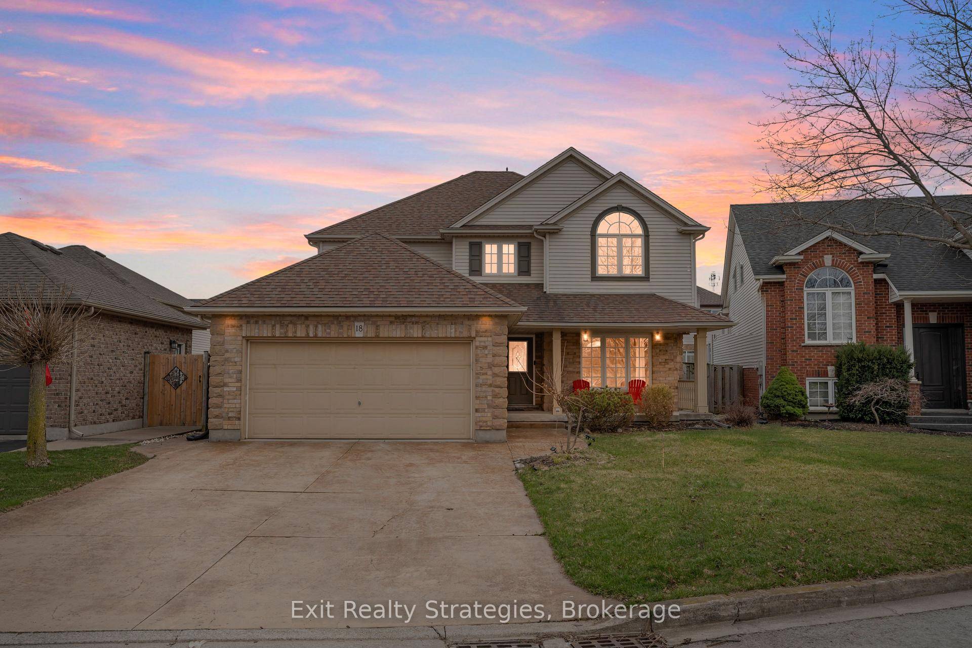 Welcome to 18 Briarwood Drive your dream home nestled in the heart of Niagara's wine country !