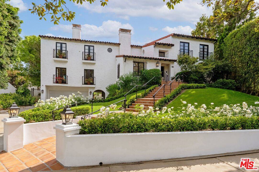 365 Comstock Ave 5BR Westwood La