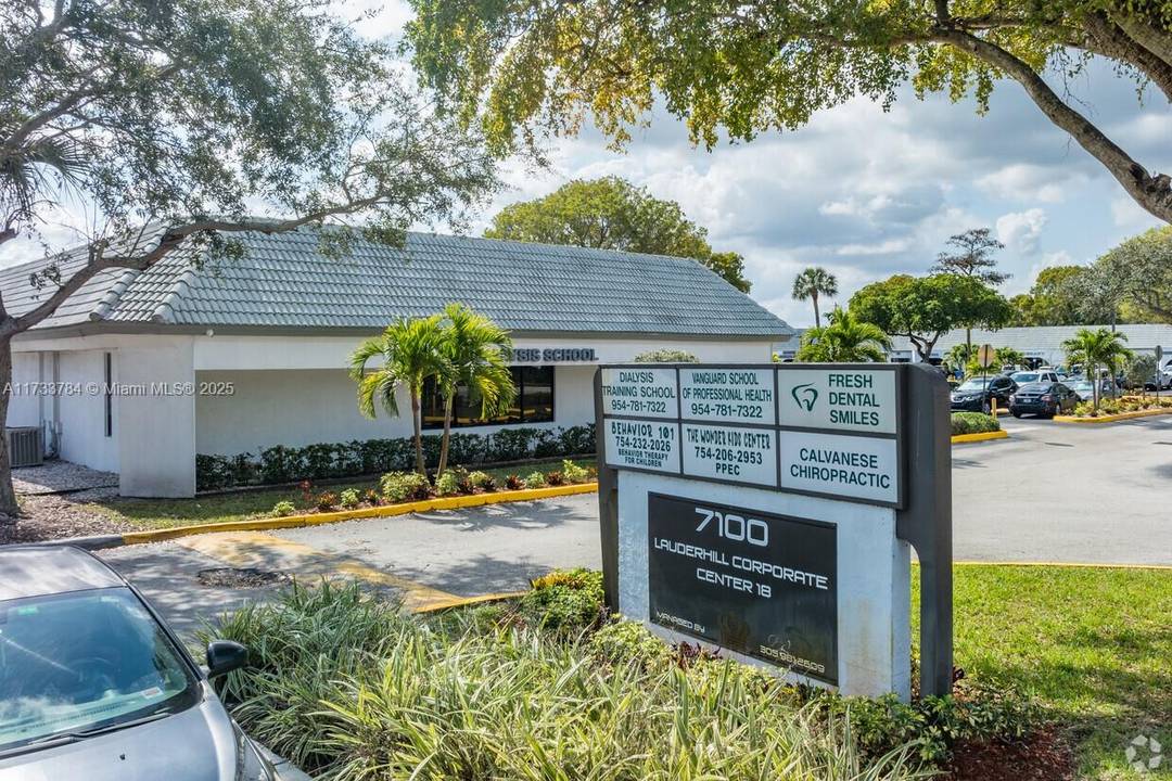 This prime location offers signage, excellent visibility and accessibility, positioned along a bustling commercial corridor with proximity to major roadways such as Florida s Turnpike and University Drive.