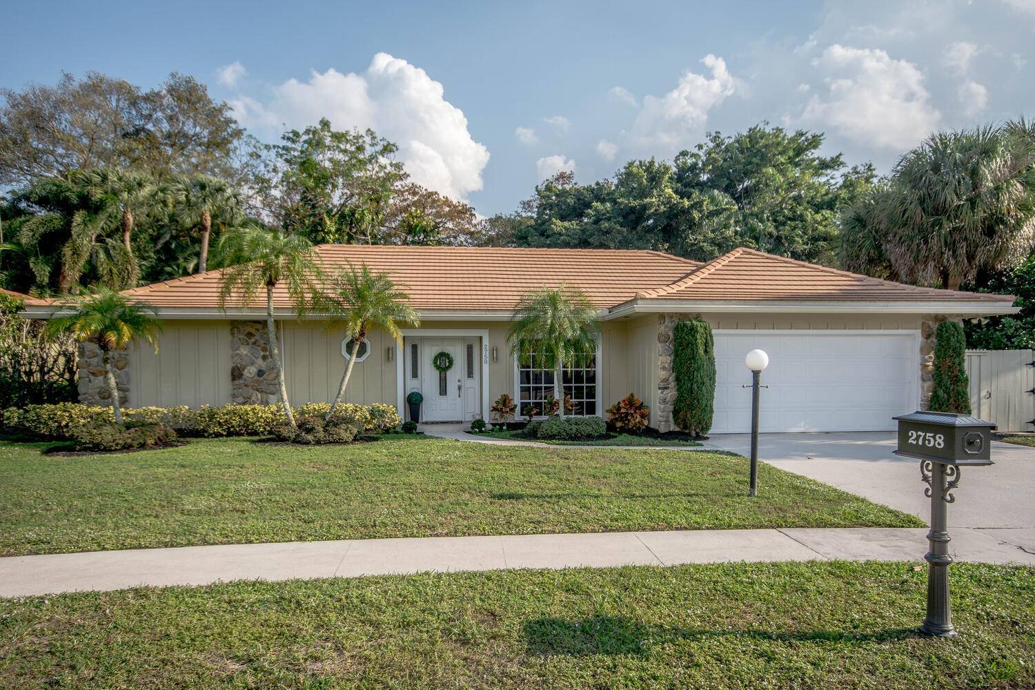 This beautifully updated 3 bed 2 bath home in nestled in the highly desirable, well located community of Frenchmens Landing offers an unparalleled blend of comfort, privacy, and convenience.