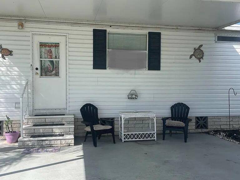 This home sits on a quiet street in Pinelake Gardens and Estates, a 55 Community located 5 miles from Hobe Sound Beach.