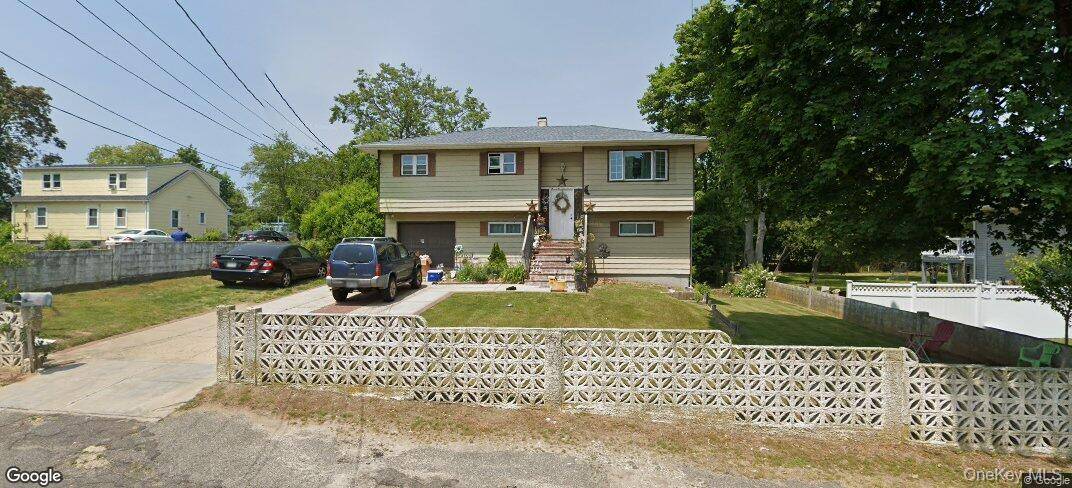 Excellent 3 bedroom rental, 2 full baths, wonderful location near everything.