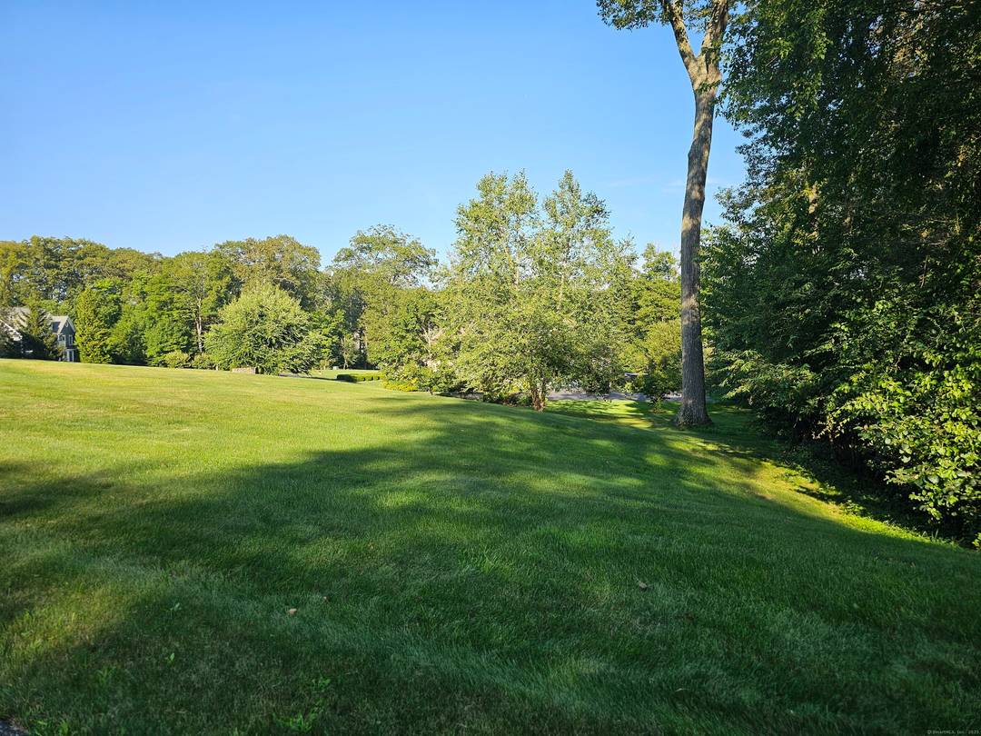 Rare opportunity to build your dream home on one of the last residential lots in the highly desirable Petersons Farm, set on a quiet cul de sac on the west ...