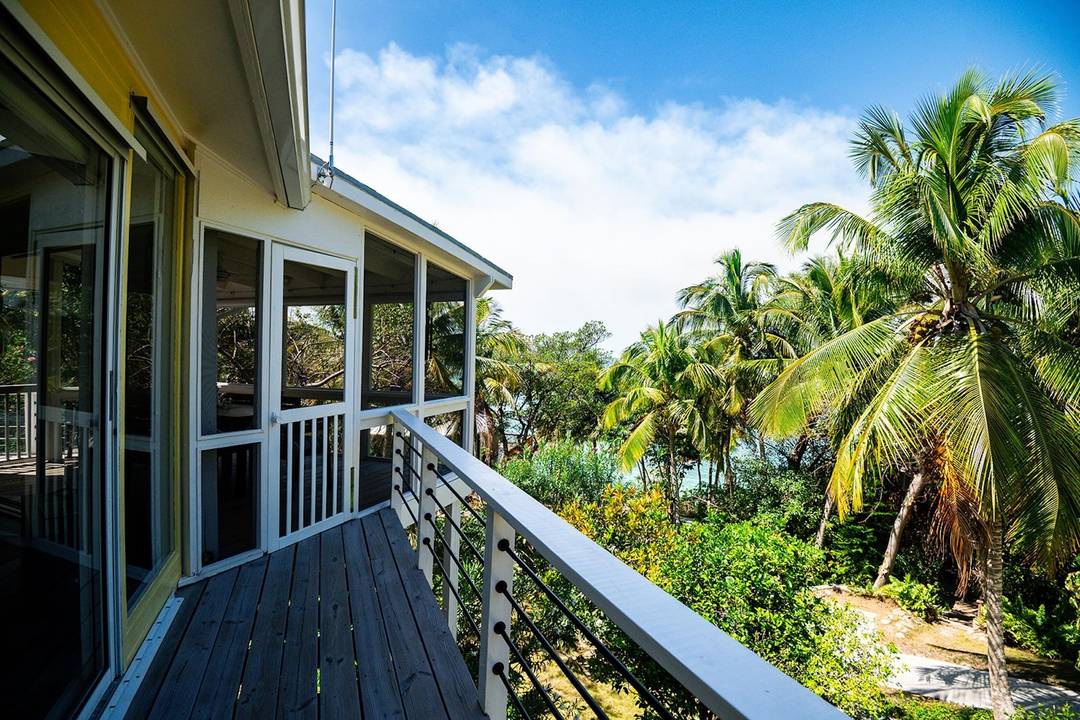 HUMMINGBIRD TREEHOUSE Single Family Home Abaco