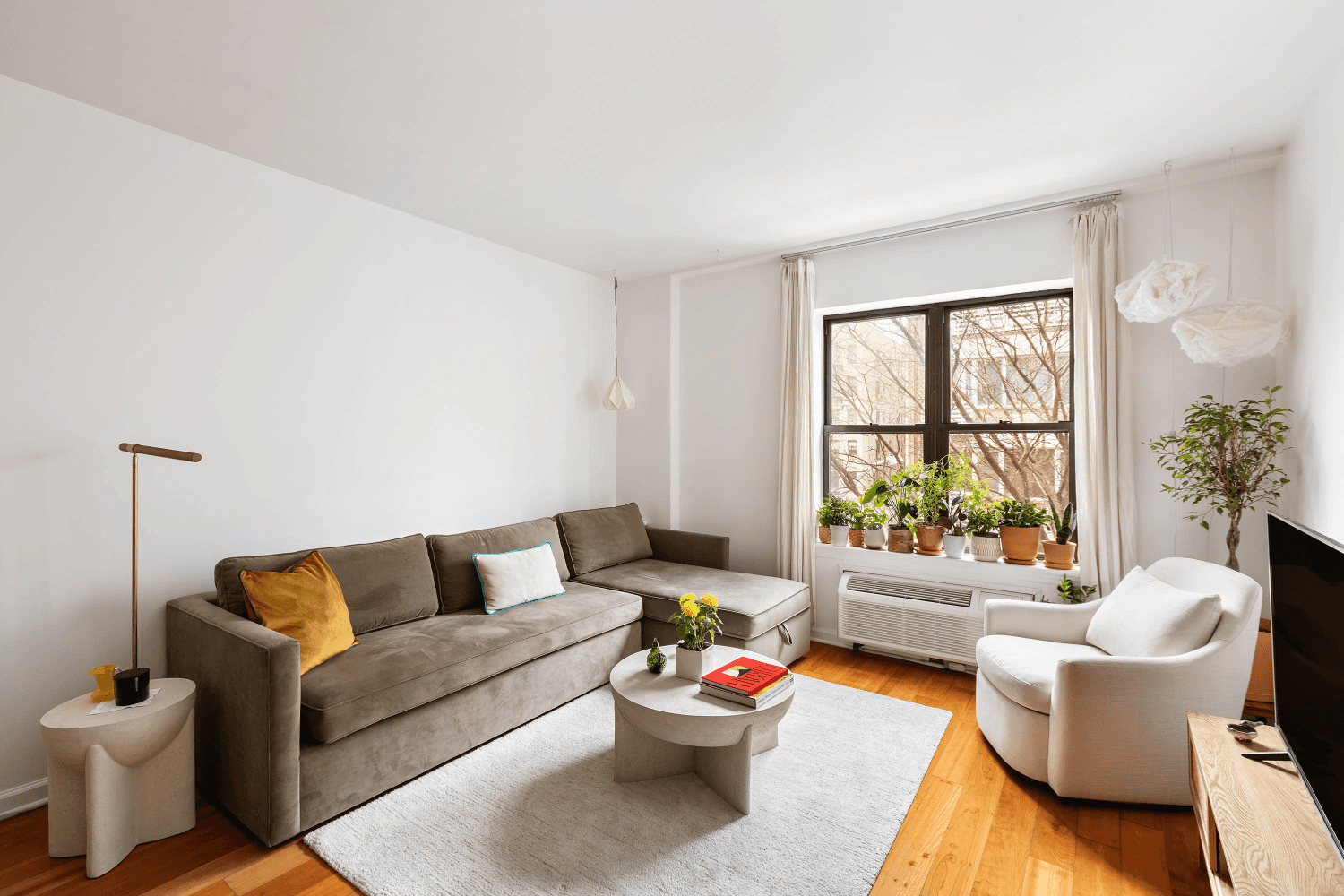 Uptown Luxury Living ! 440 East 117th St, 3A Welcome to 440 East 117th Street, a boutique 10 unit condominium building.