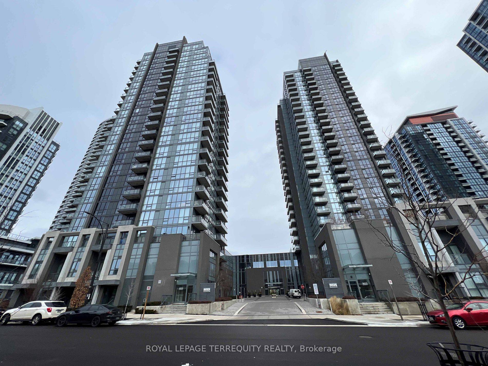 This Great One Bedroom Condo Is Located In The Heart Of Mississauga At Hwy 10 Eglinton, Very Close To Square One Shopping Centre, Major Hwys, And Go Station.