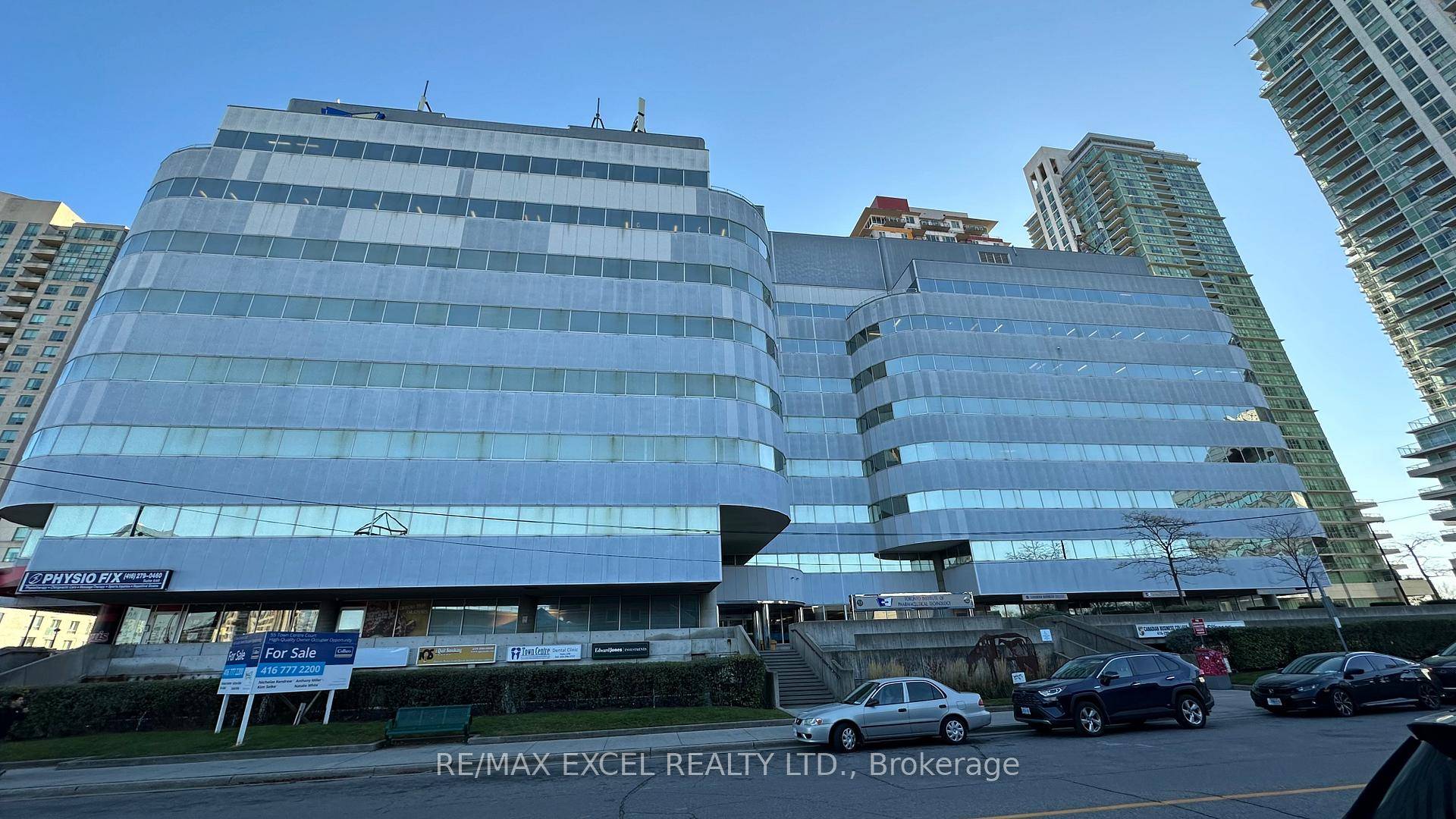 Just 3 minutes drive from the 401, this beautiful office building location offers its own entrance into a spacious lobby within a well maintained building.