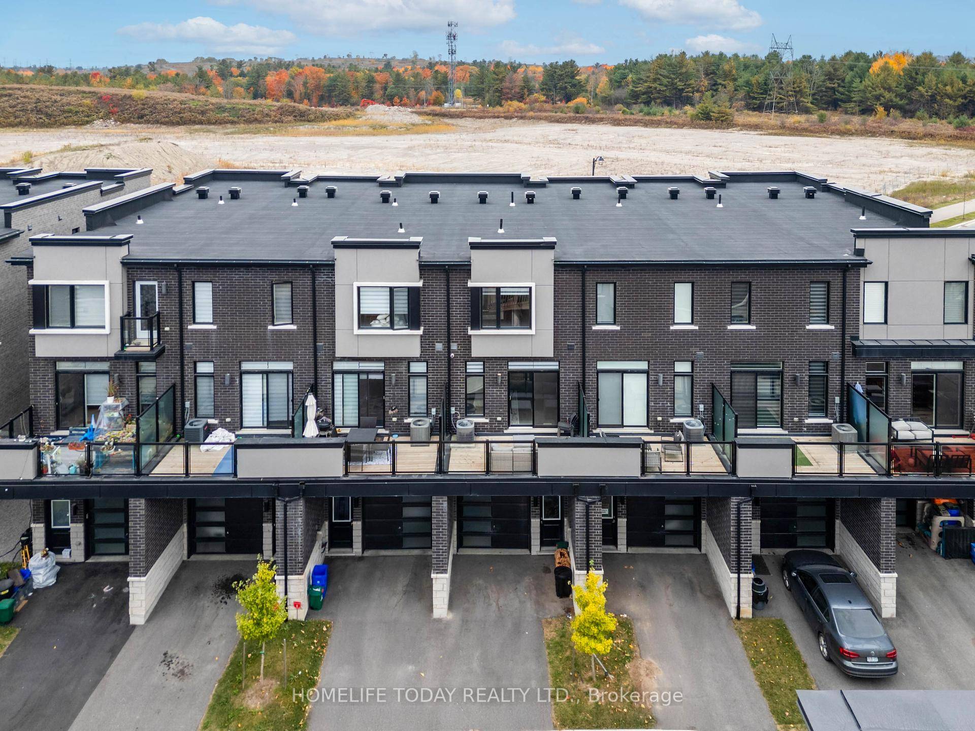 This 3 bedroom, 4 washroom, 1940 SQ ft townhome built by Madison Homes in 2023 is the perfect home for young families or professionals looking to establish their roots.