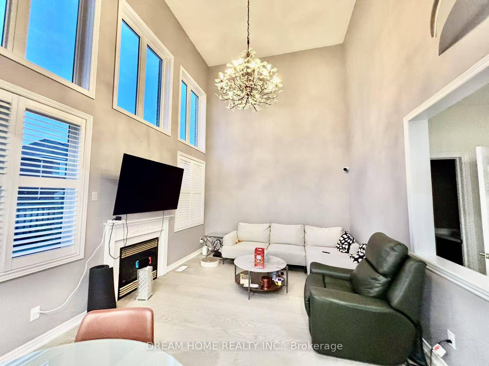2 Rooms for rent on second floor, Room A is 1100, Room B is 1000.
