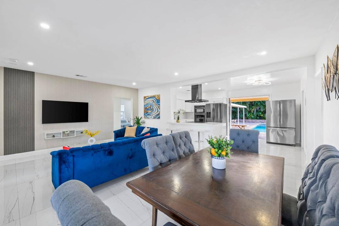 Large poolside Fort Lauderdale retreat !