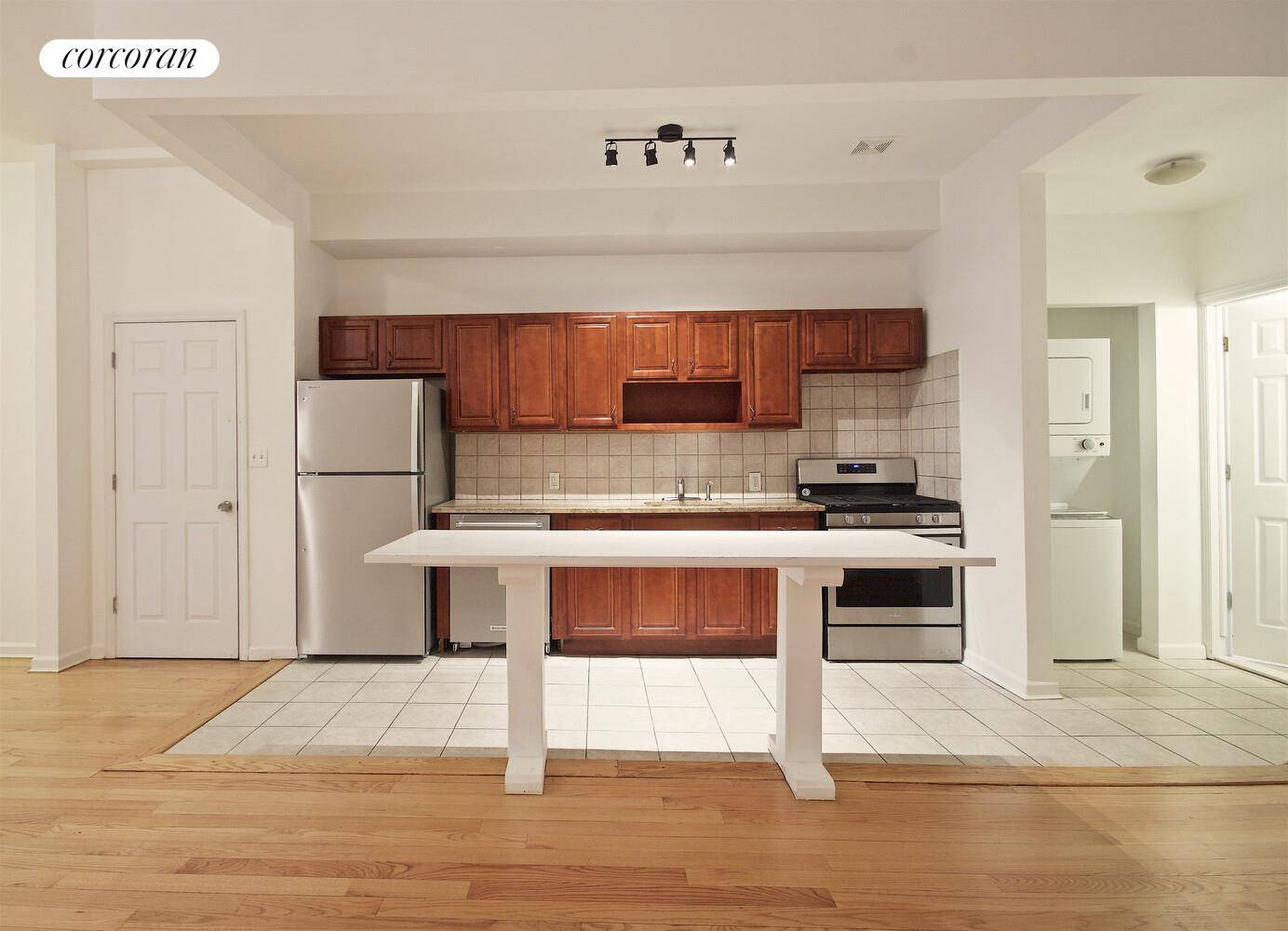 BEDSTUY 1000 SQ FT 2 BEDROOM FLOOR THRU W LAUNDRY IN UNIT amp ; PRIVATE BACKYARD Enormous 1000 sq ft.