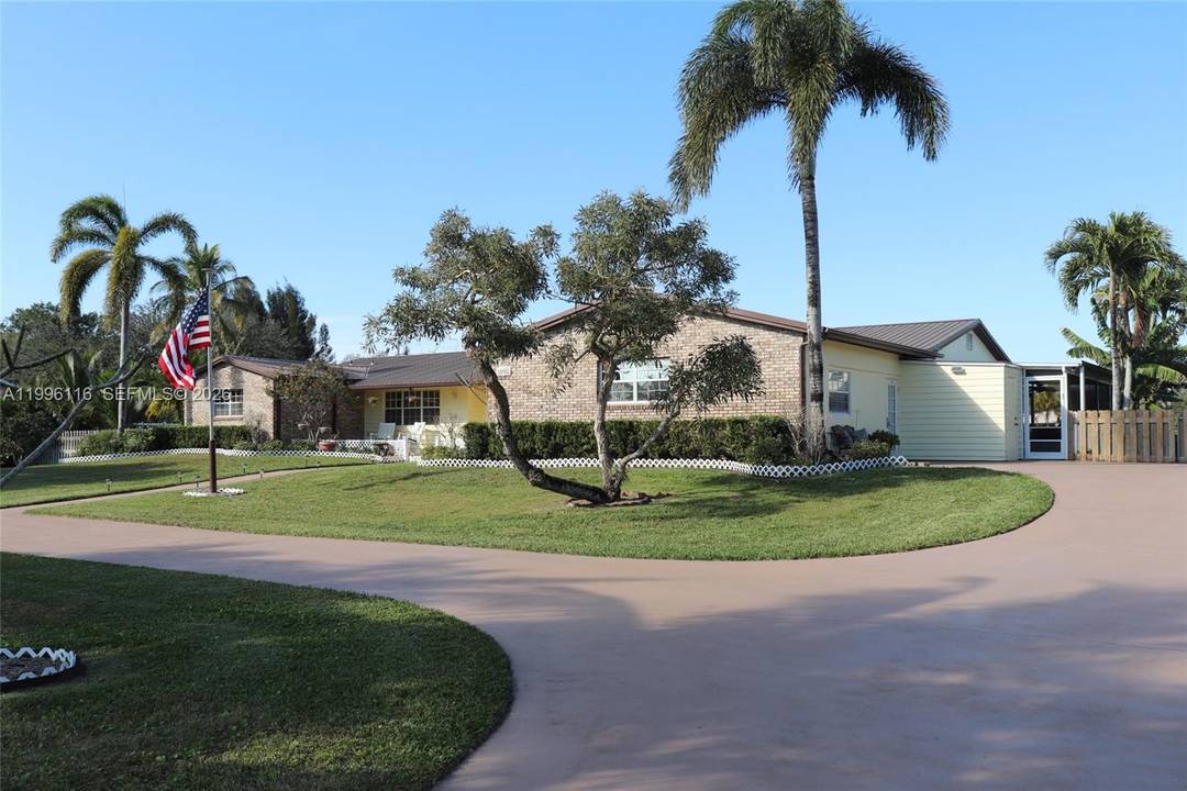 6 Bed 3 Bath Ranch home on 2.