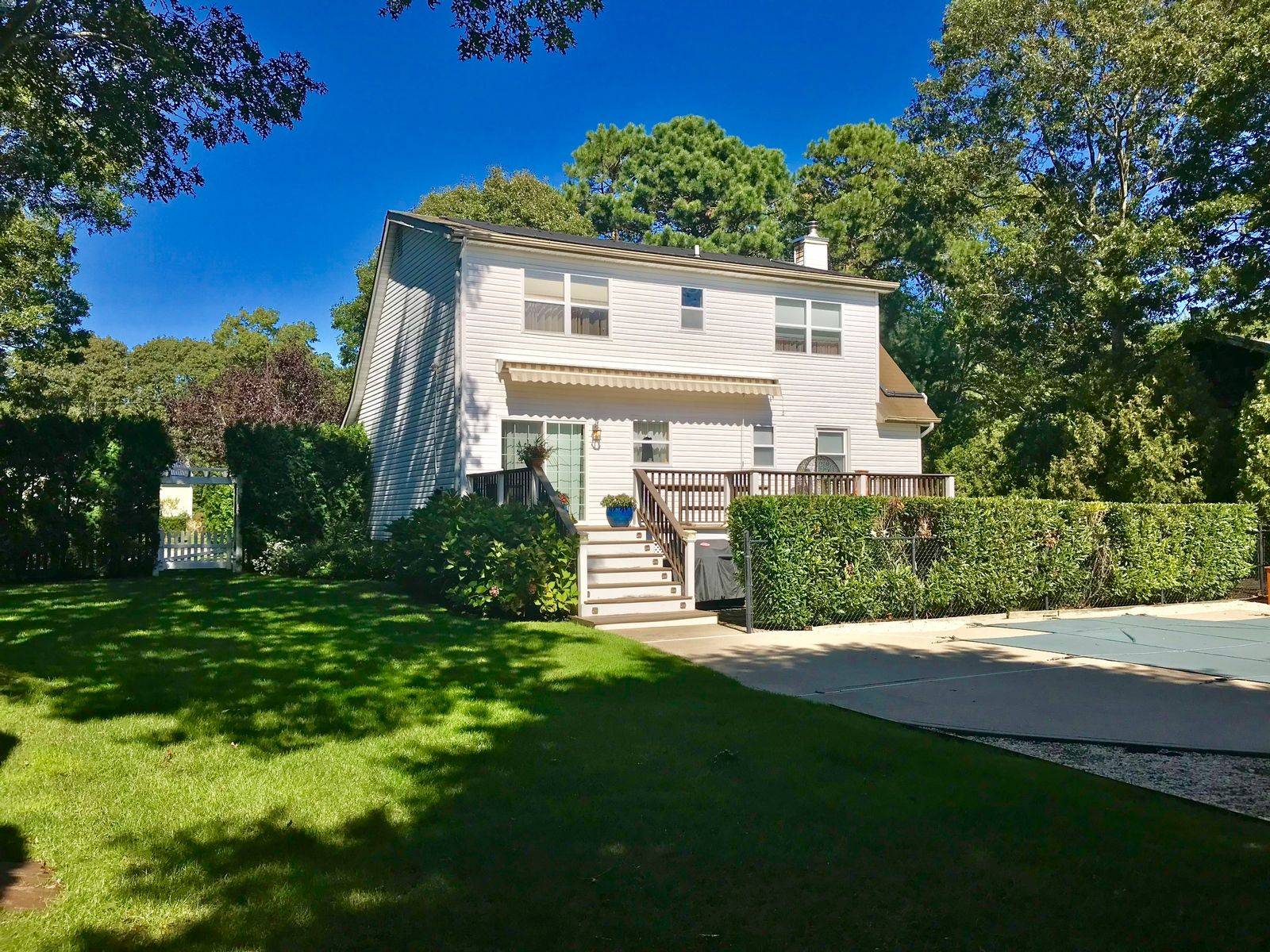 Turn-key Hamptons Summer Getaway With Community Beach and Tennis