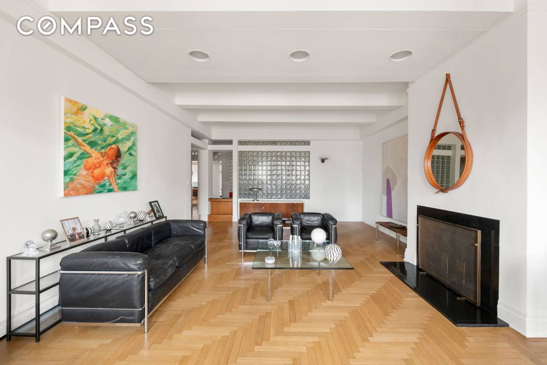 Grand Scale Prewar Elegance on Park Avenue Residence 14C at 911 Park Avenue is an impressive ten room home with grandly proportioned spaces and remarkable flexibility, perched on the highest ...