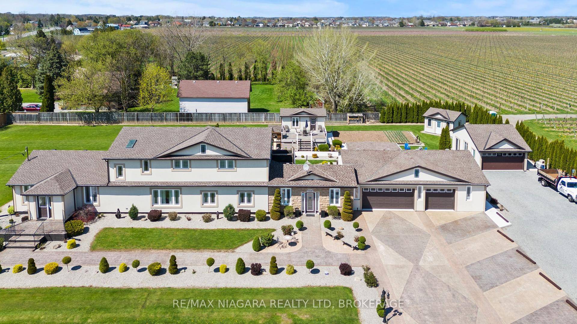 Welcome to this stunning 3, 700 sq ft two story home nestled in the picturesque community of Niagara on the Lake, surrounded by serene vineyards and breathtaking countryside views.