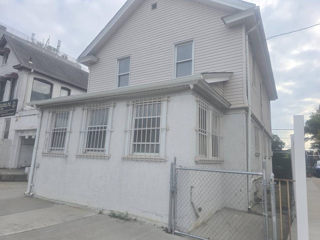 2 Family in Richmond Hill with 5 Bedrooms, 2.