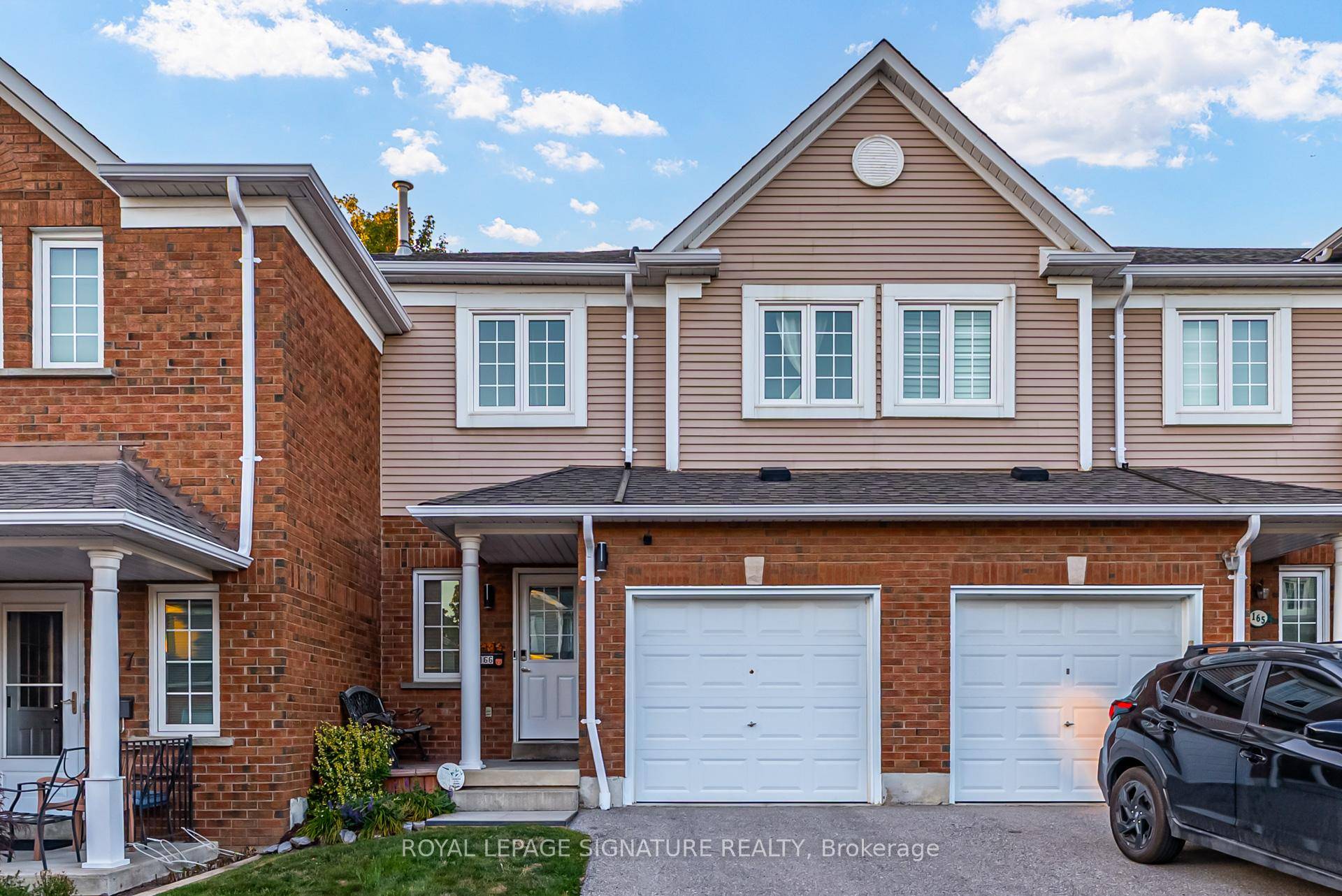Open House Sat Sun September 20 21 Watch Virtual Tour Desirable S P A C I O U S townhome in the heart of Pringle Creek !