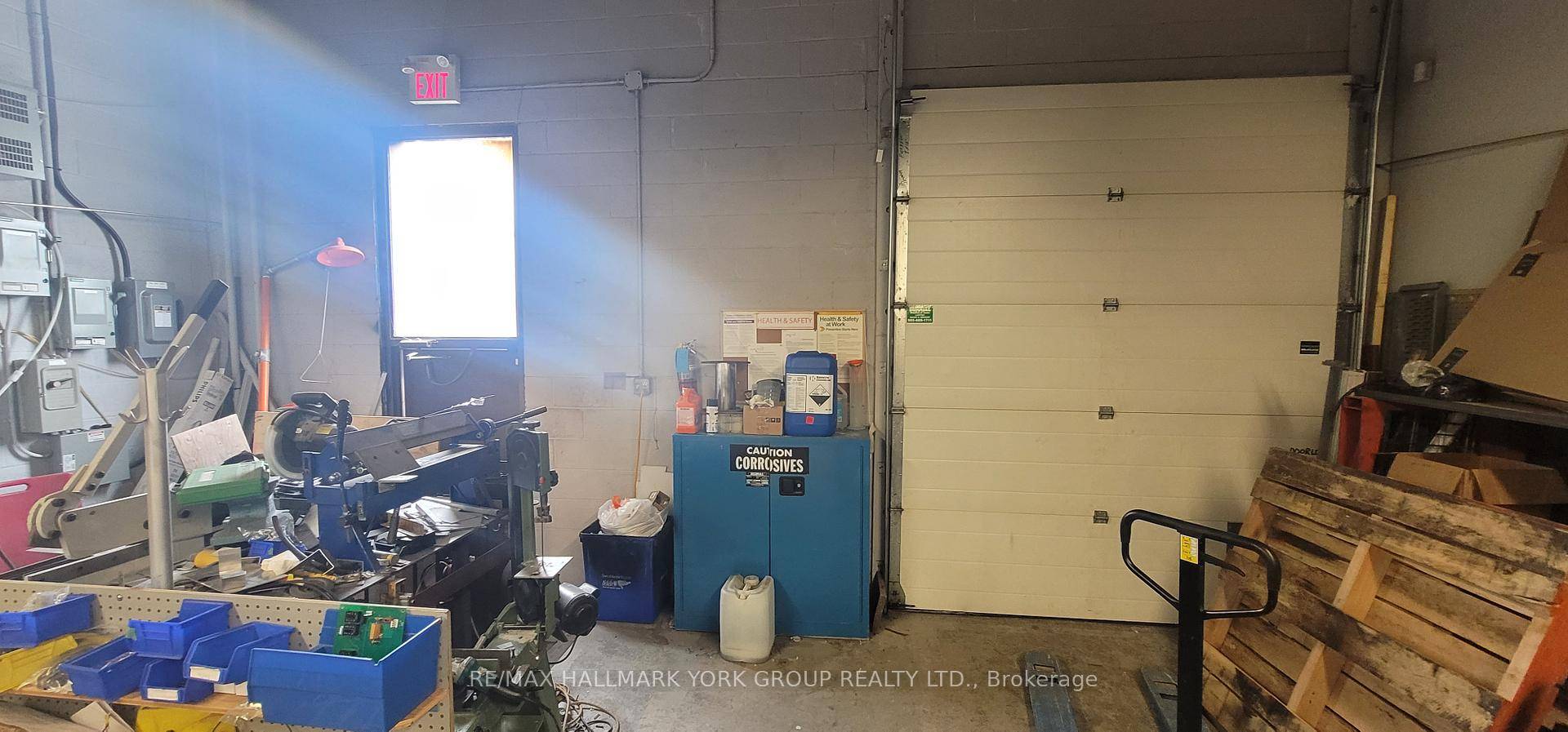 Desired Location Front Exposure on Industrial Pkwy S Office Retail Showroom Warehouse Opportunity with Truck Level Roll Up Shipping Door Many Permitted Uses in EI 226 Service Employment Zoning Tenant ...