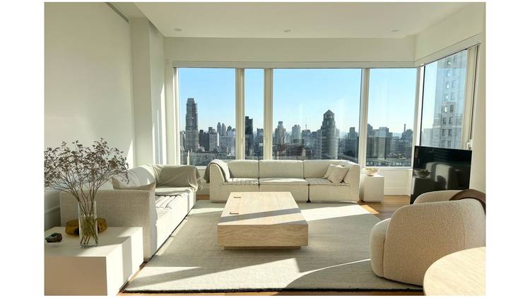 very lightly lived in rental at 252 East 57th Street a new luxury condo built in 2014, developed by Rose Associates amp ; Worldwide Group.