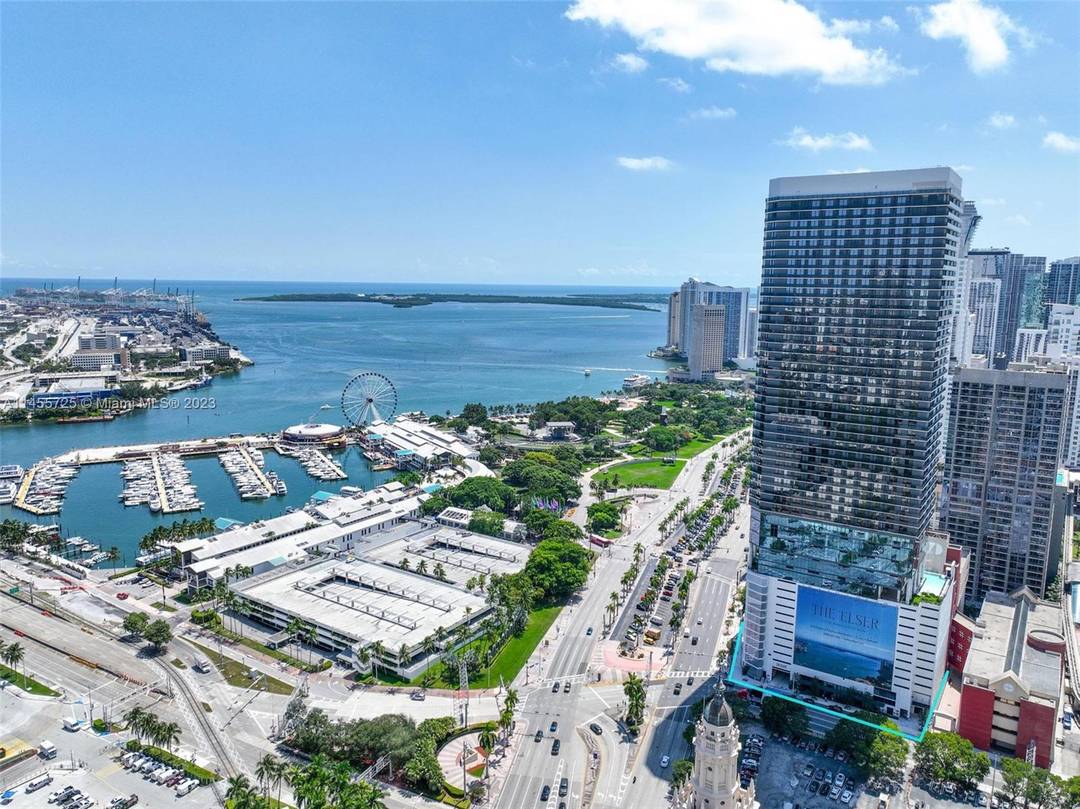 Fabulous Studio Hotel Condo Unit Located in the Heart of Downtown Miami.