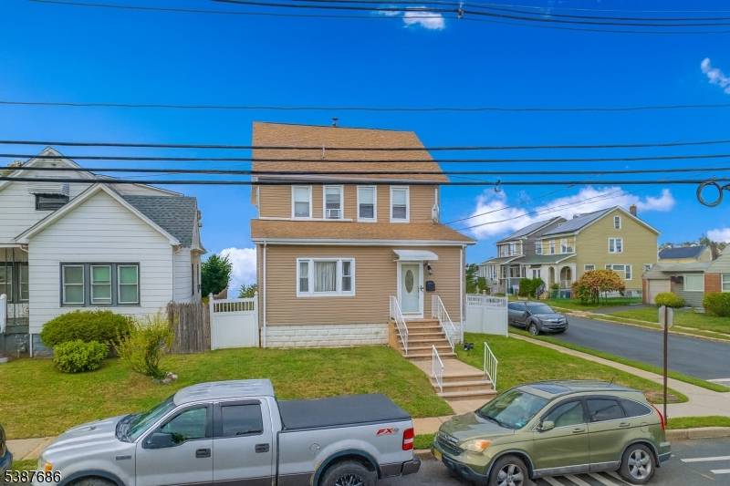 Beautiful Colonia Filled With.