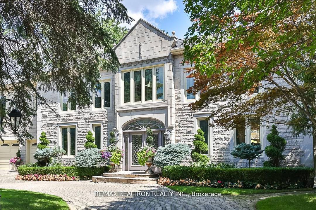 Elegant and Stately Appointed Classic Residence W Prestigious Address in the most affluent and glamour The Bridle Path !