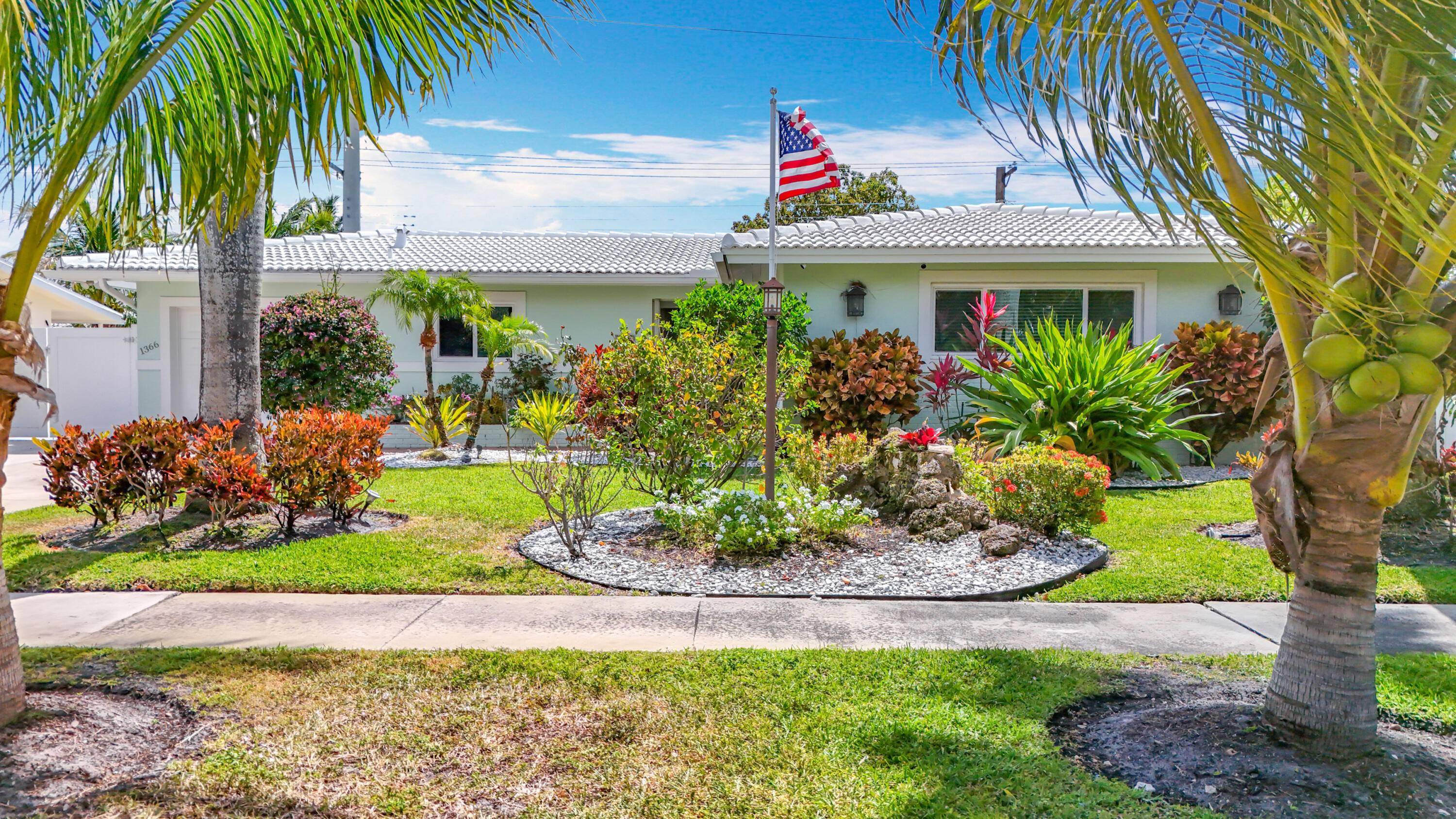Gorgeous 3 bedroom 3 bathroom home, beautifully maintained located in the desirable Boca Raton Square neighborhood.