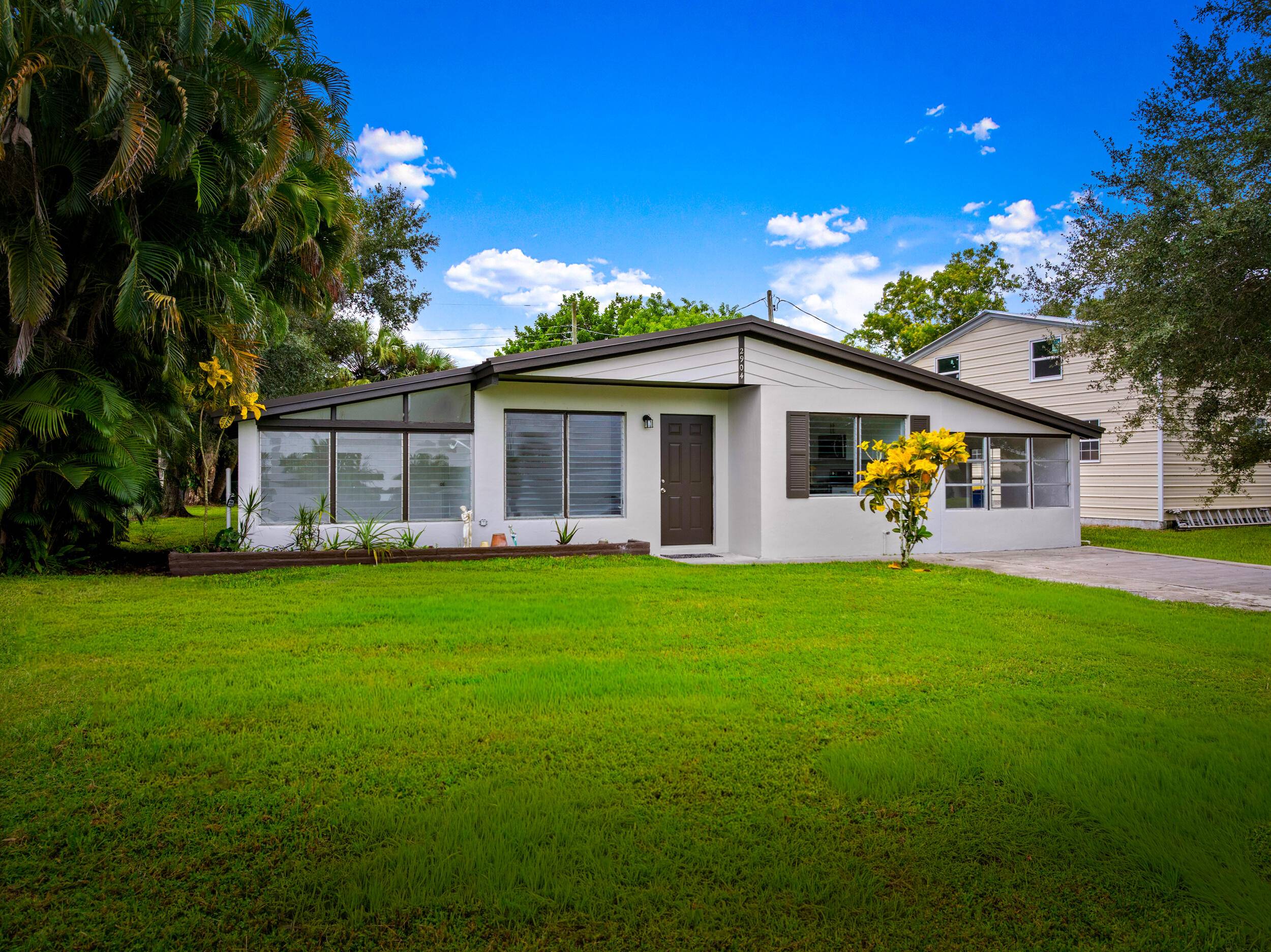Discover an exceptional investment opportunity or owner user property in Stuart with this beautifully remodeled duplex, offering 1, 682 total square feet of living space across two separate units.