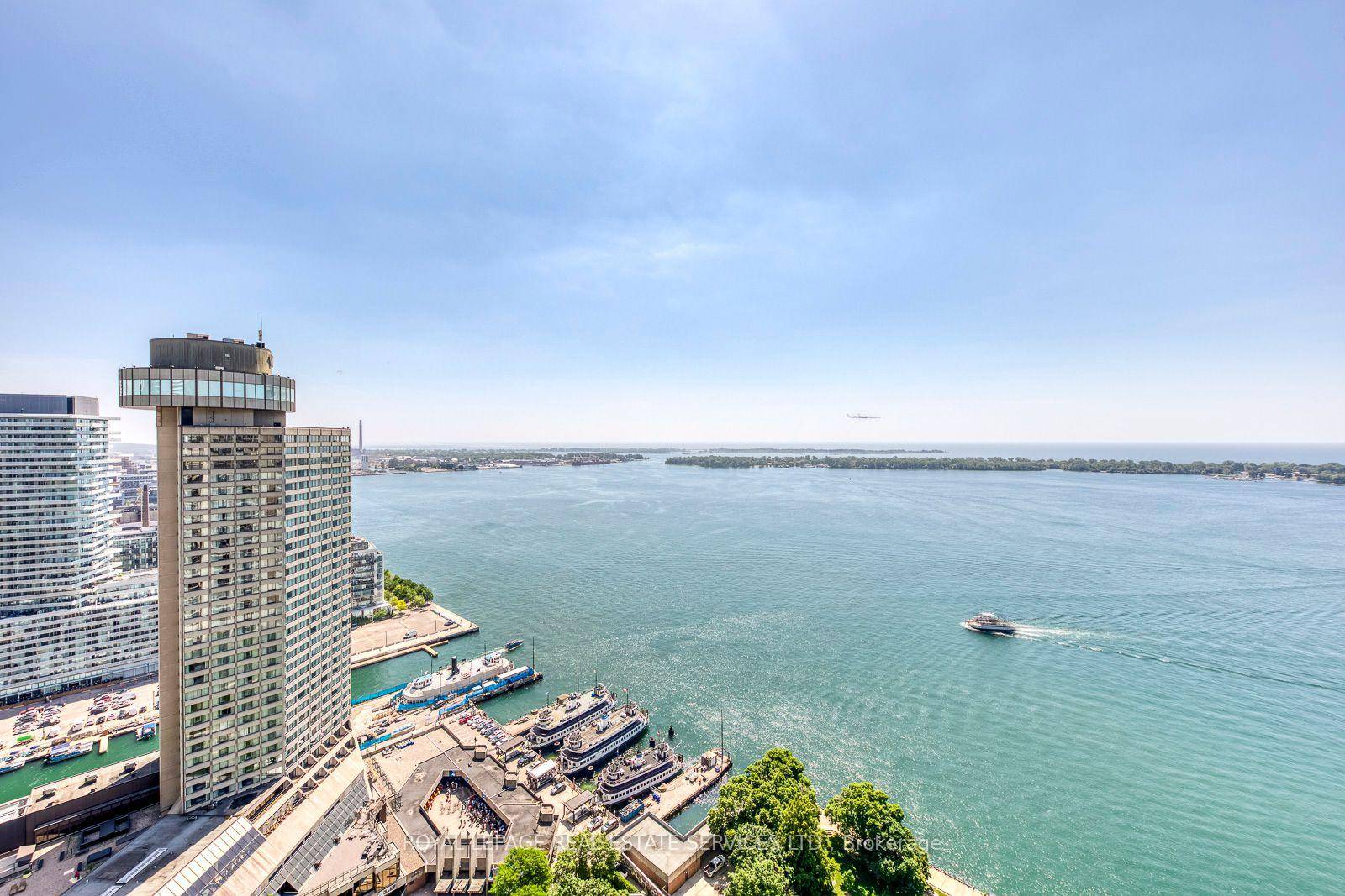 Two Storey Waterfront Elegance at 33 Harbour Square, Suite 1032 Discover rare city living with this stunning two storey apartment perched above the harbour in one of Torontos most iconic ...