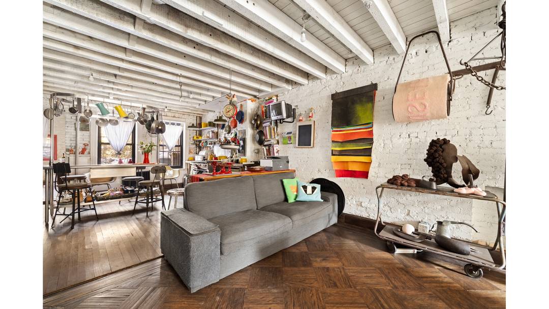 FIRST SHOWING WILL BE VIA OPEN HOUSE TUESDAY.