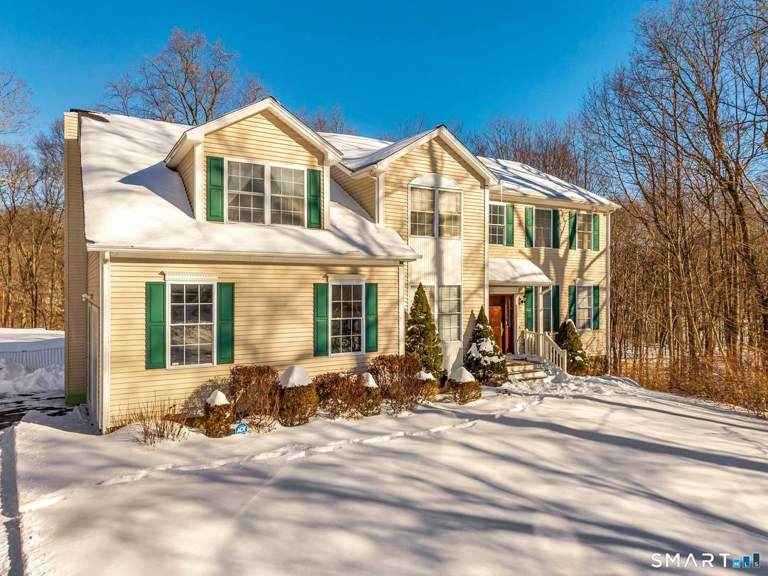 Spacious and beautifully maintained, this impressive 5 bedroom, 3.