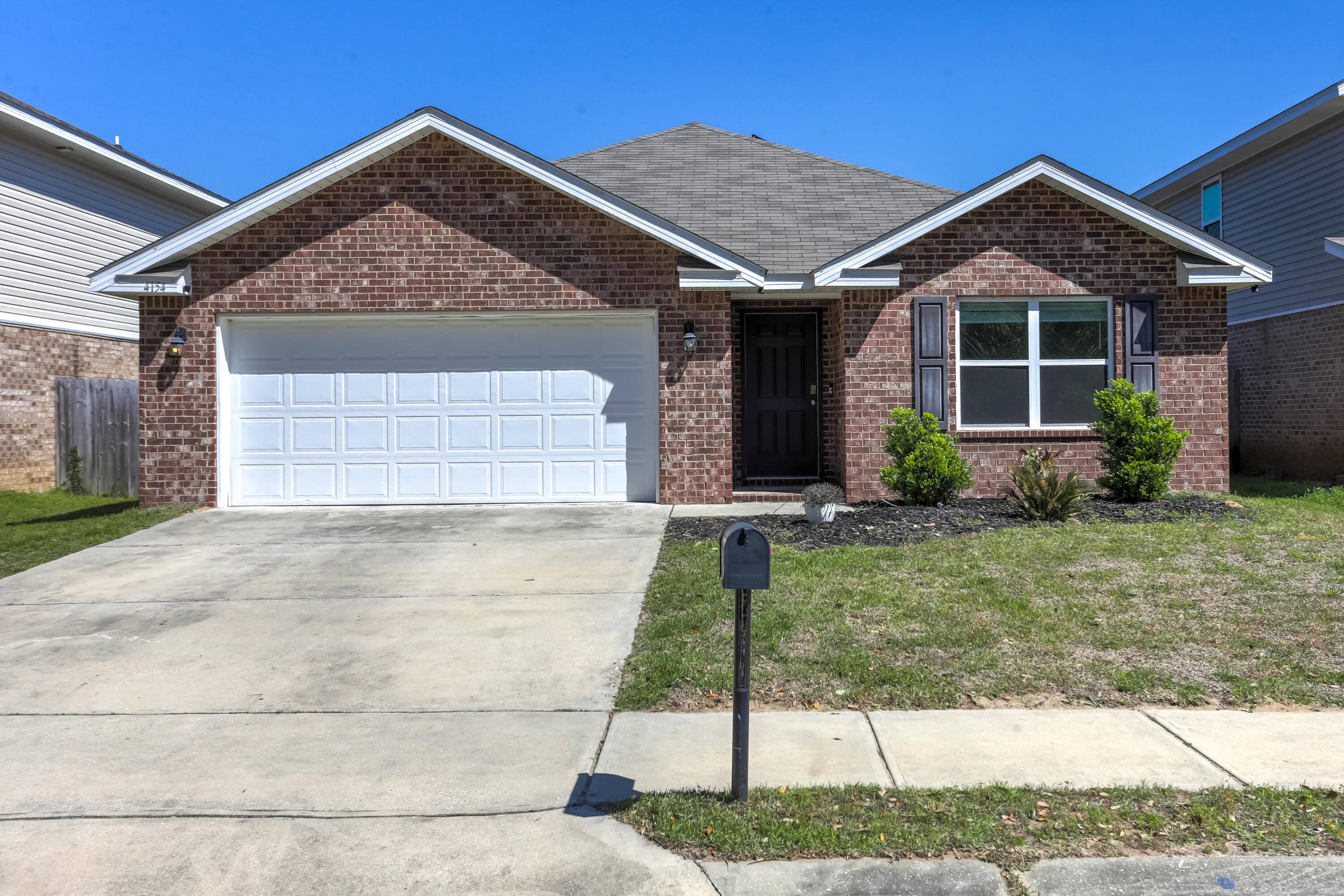 SELLER FINACING AVAILABLE FINANCIAMIENTO DISPONIBLE Experience the home of your dreams a stunning 2019 masterpiece designed for modern living and effortless entertaining !