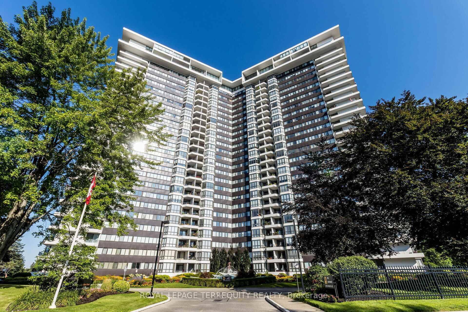 Prestigious 'Applewood Place' !