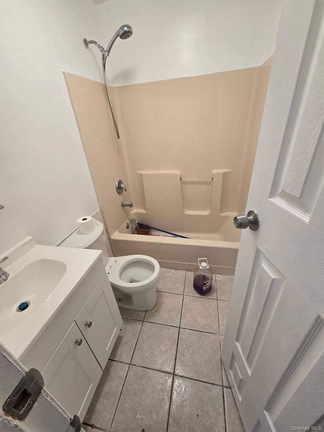 No Broker Fee 2nd Floor Unit 3 Bed 1 Bath Apartment Newly Renovated No Utilities Included Near LIRR A Train amp ; Q22 amp ; QM17 Bus Line Make An ...