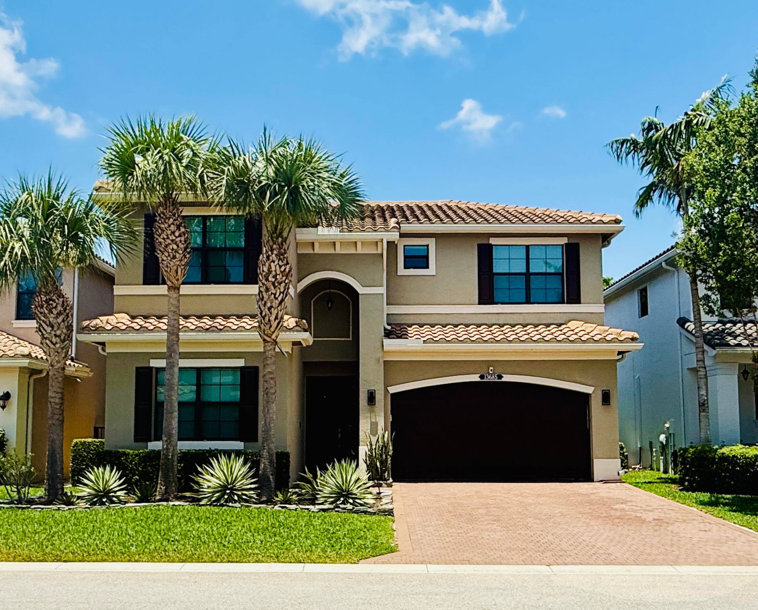 Beautiful Home in Highly Sought After Tuscany North !