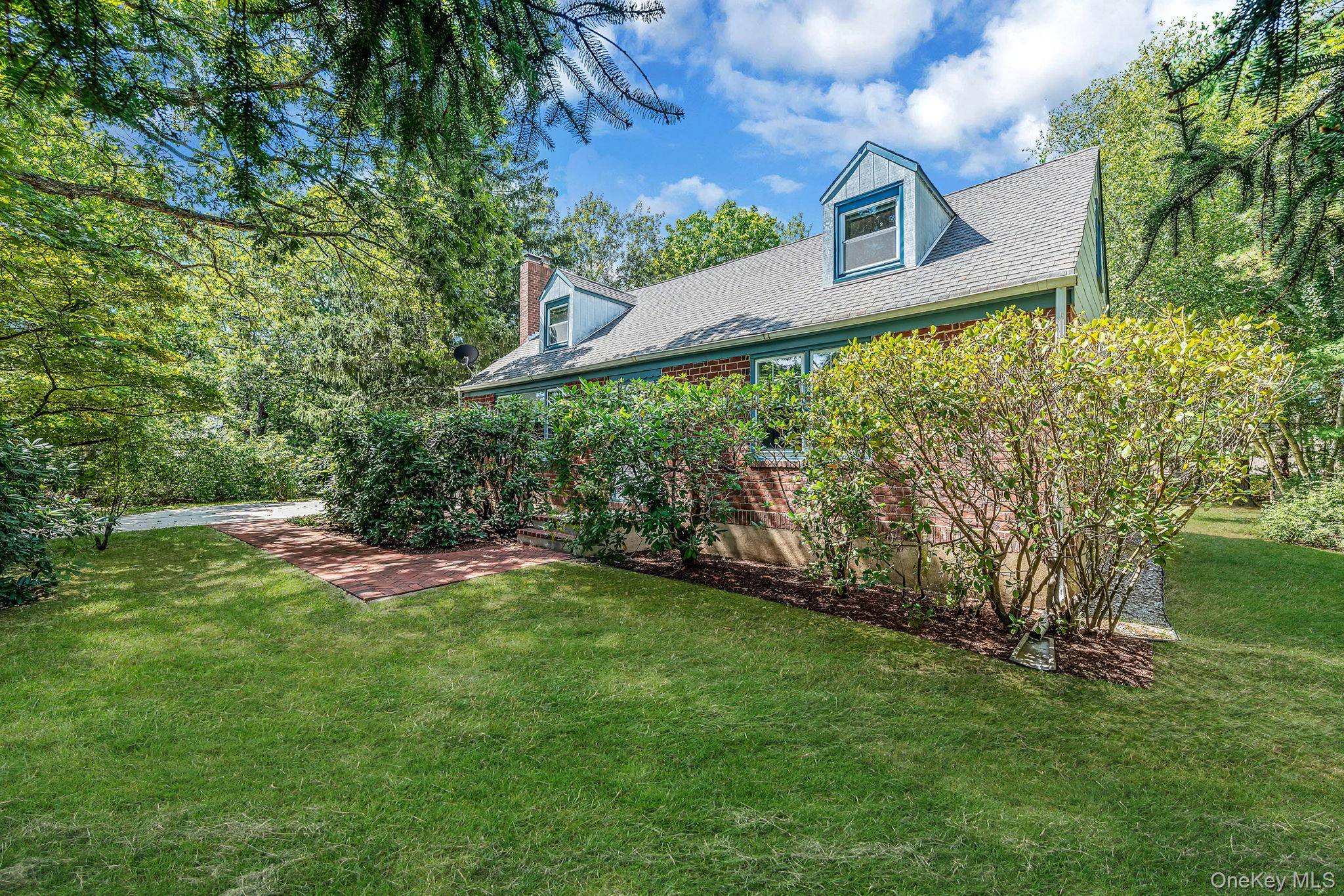 Light amp ; Bright Country Charmer !