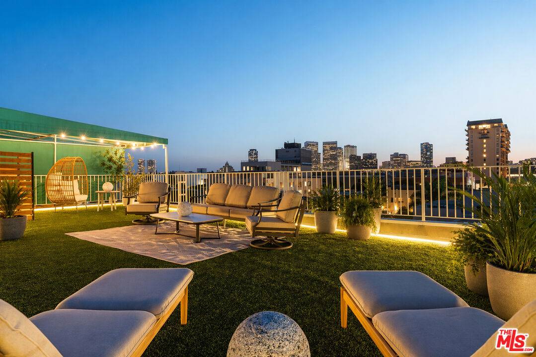 121  S Canon Dr 3BR Beverly Hills La