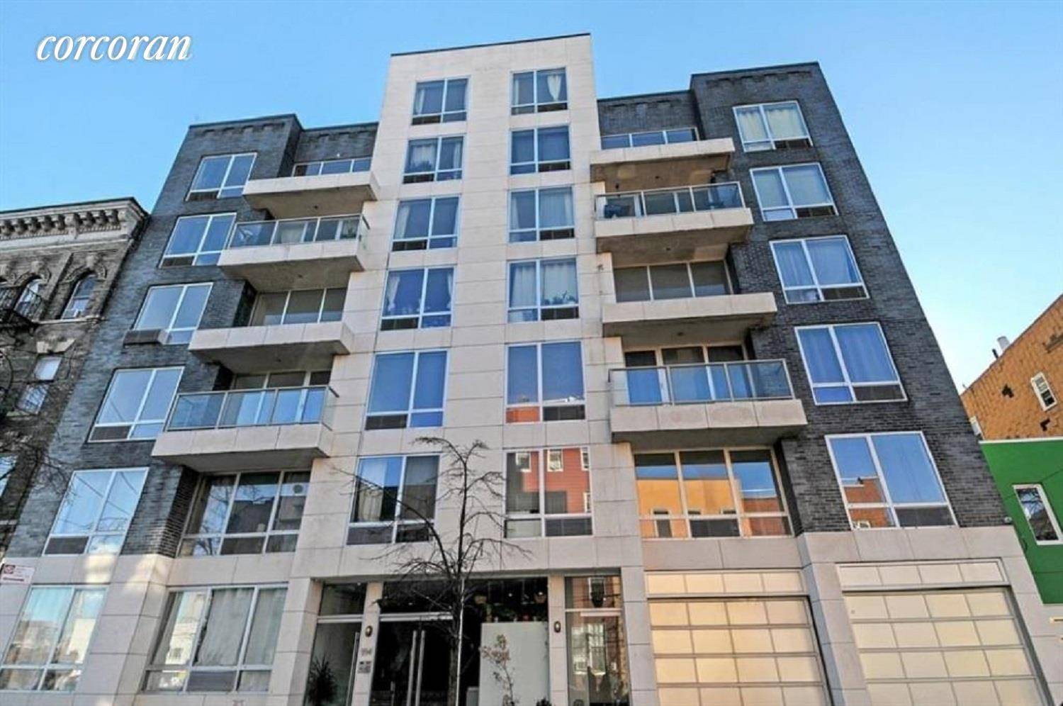 Built in 2006, this is a modern condominium with 25 residential aparments with10 muliti use offices and 13 parking spaces.