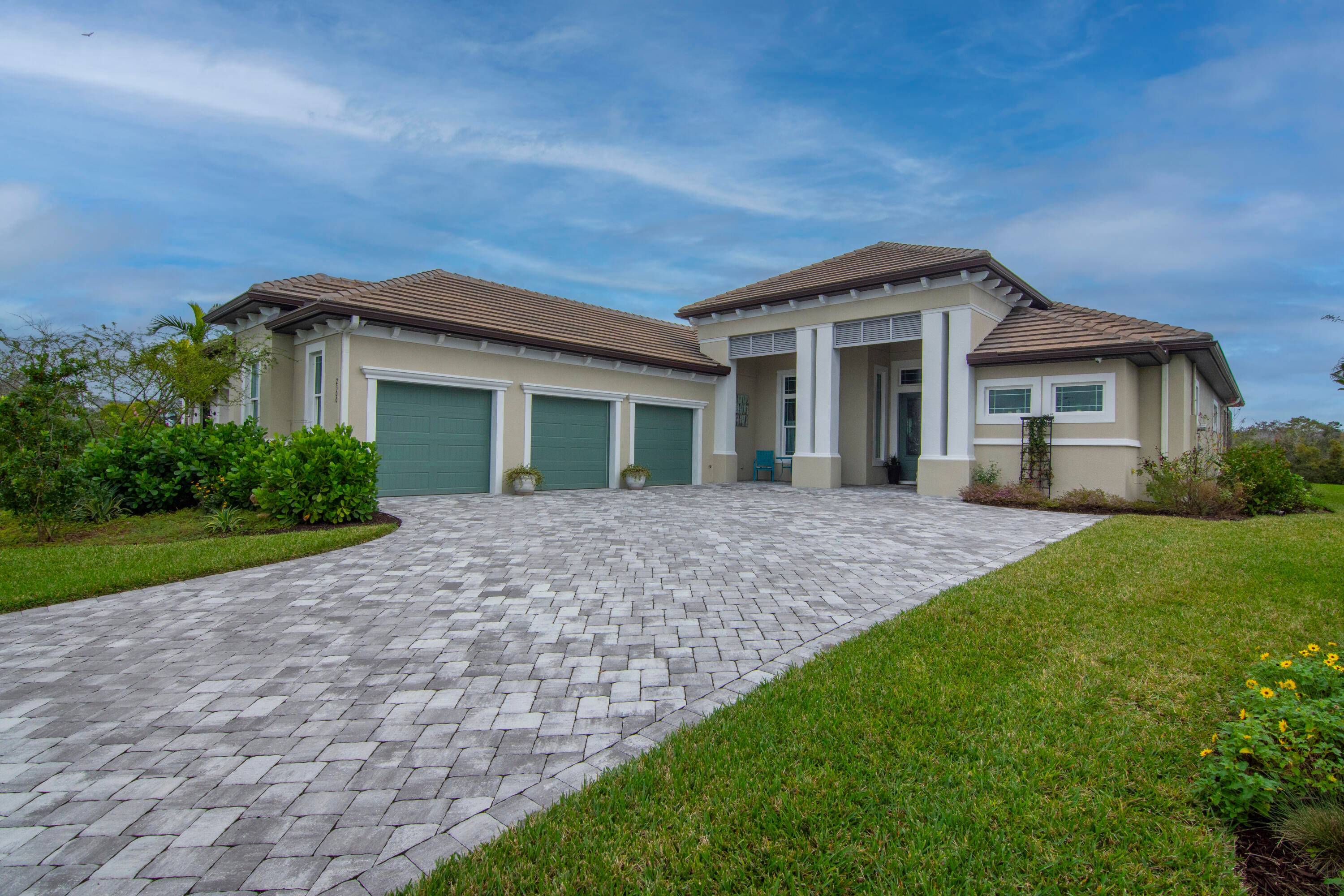 Here is your slice of paradise in the Audubon certified community of Indian River Club !