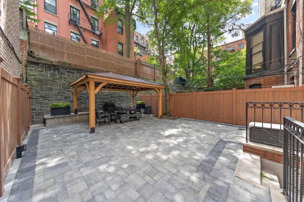 Largest private outdoor space in Brooklyn Heights with custom built pavilion 1 br plus 2 home offices, one can be used as a 2nd bedroom In unit full sized washer ...