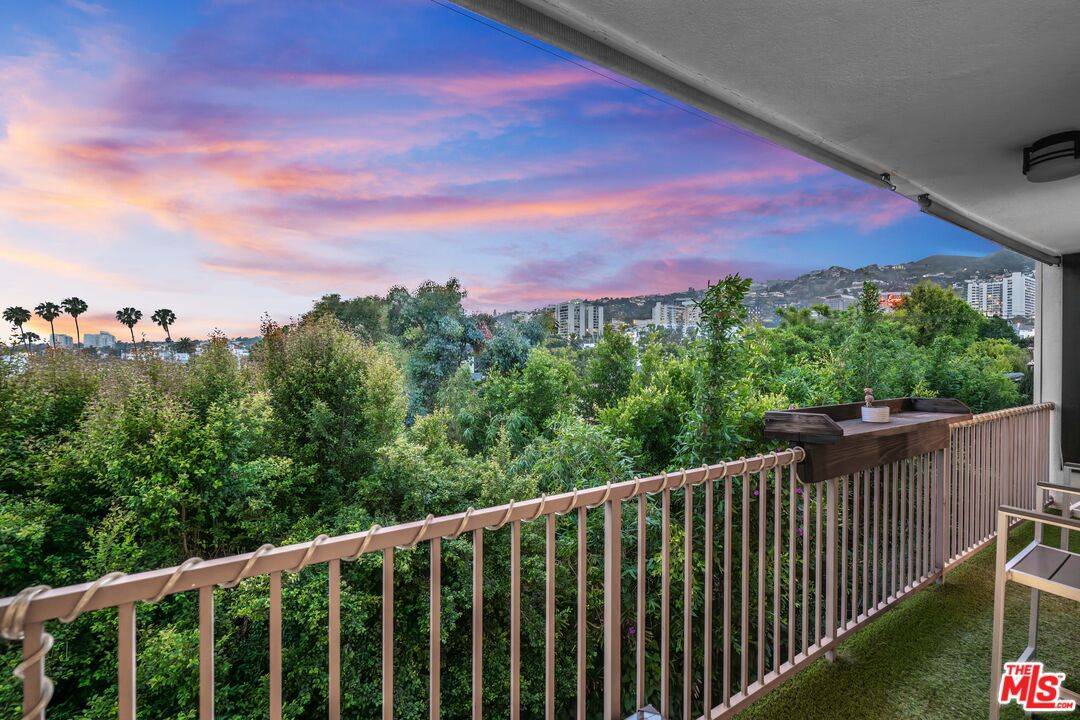 949 N Kings Rd 2BR Sunset Strip La