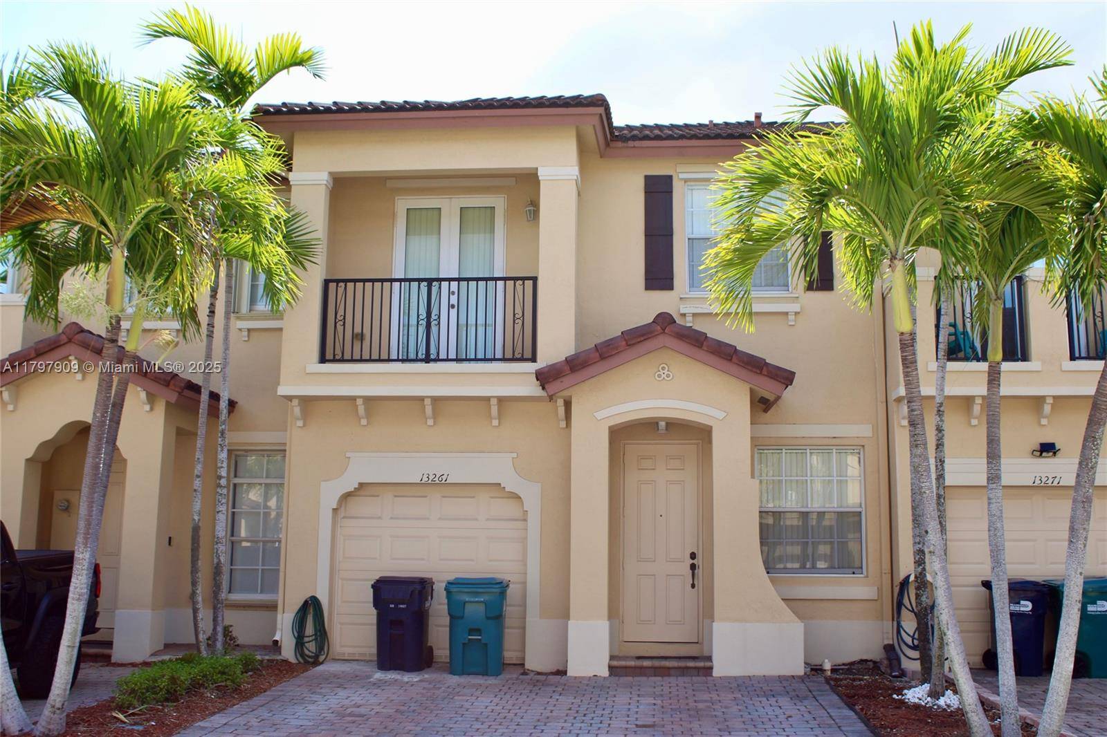 Welcome to your new home in the beautifully maintained, resort style community of Tuscany Village !